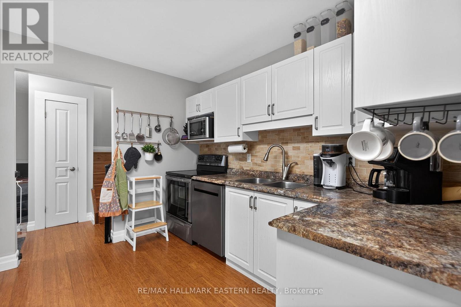 488 Crystal Drive, Peterborough (Ashburnham Ward 4), Ontario  K9J 8G8 - Photo 5 - X12798980