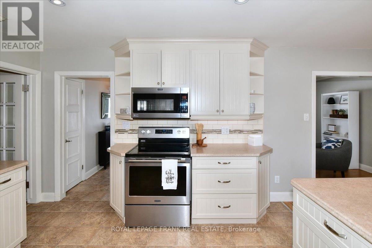 1369 Armstrong Drive, Peterborough (Town Ward 3), Ontario  K9J 6G4 - Photo 8 - X12799270