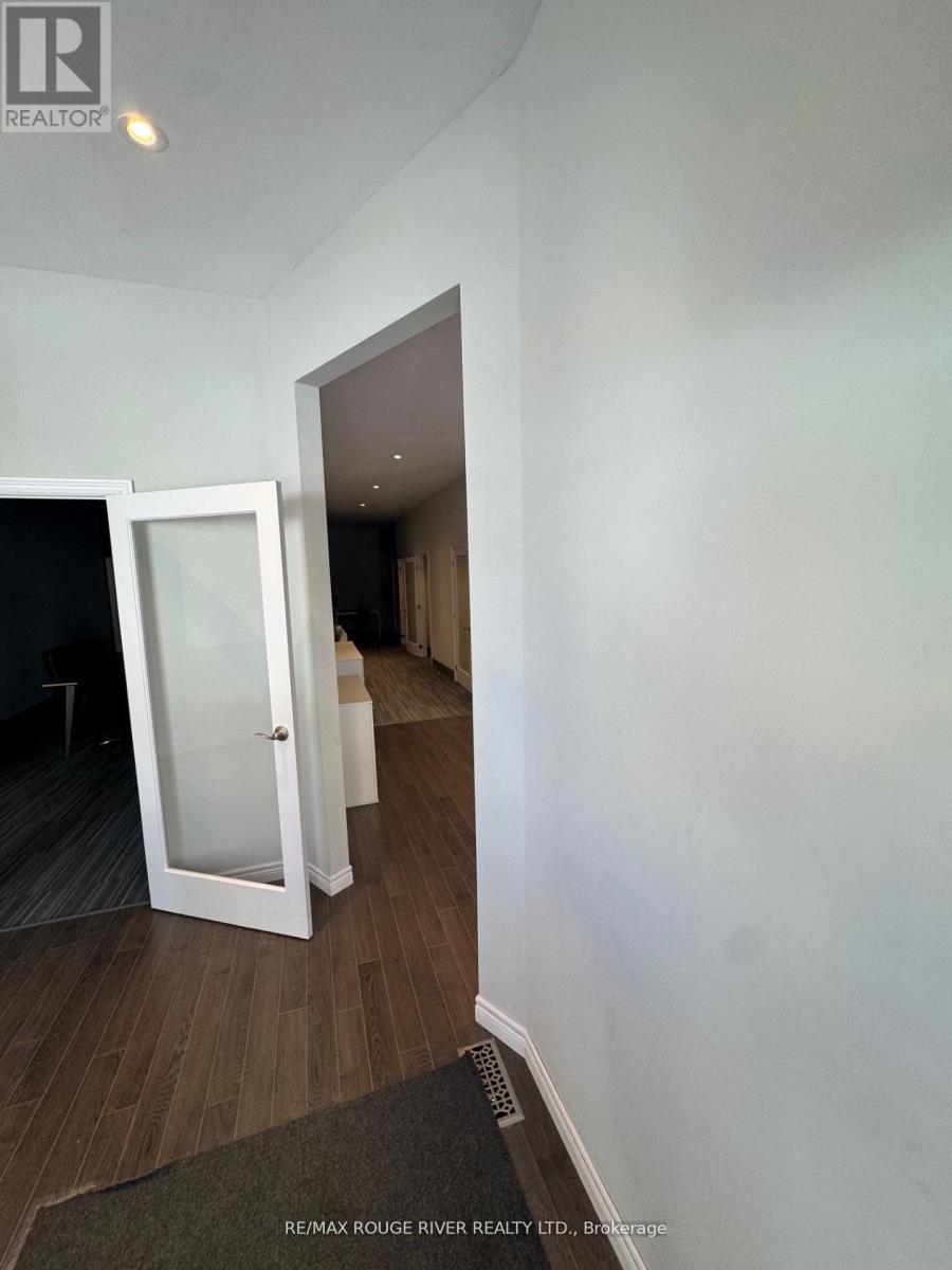 269 Charlotte Street, Peterborough (Town Ward 3), Ontario  K9J 2V3 - Photo 7 - X12799540