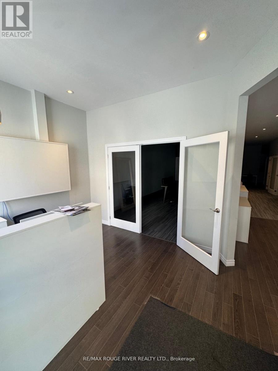 269 Charlotte Street, Peterborough (Town Ward 3), Ontario  K9J 2V3 - Photo 8 - X12799540