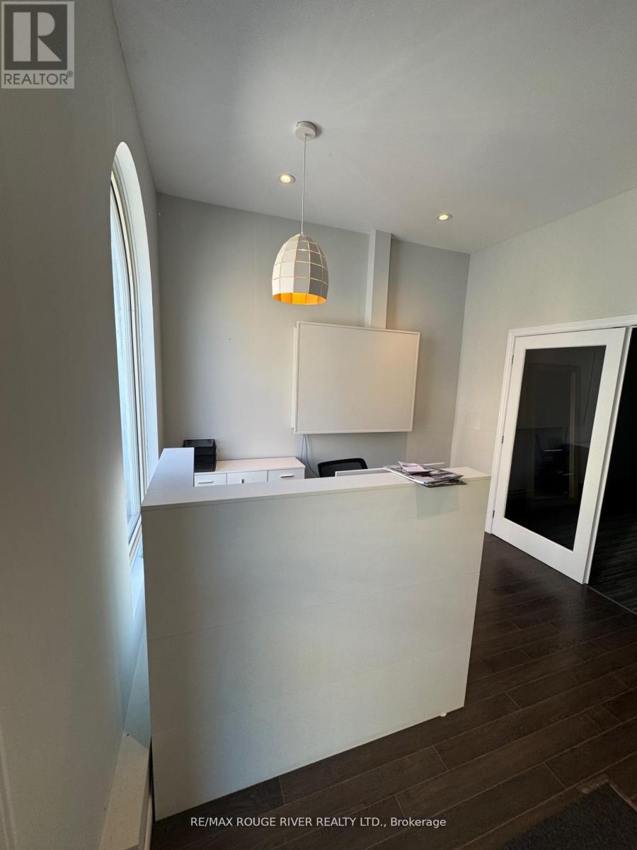 269 Charlotte Street, Peterborough (Town Ward 3), Ontario  K9J 2V3 - Photo 9 - X12799540