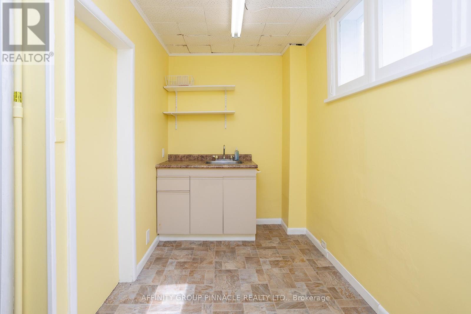 221 Kent Street W, Kawartha Lakes (Lindsay), Ontario  K9V 2Z1 - Photo 21 - X12799778