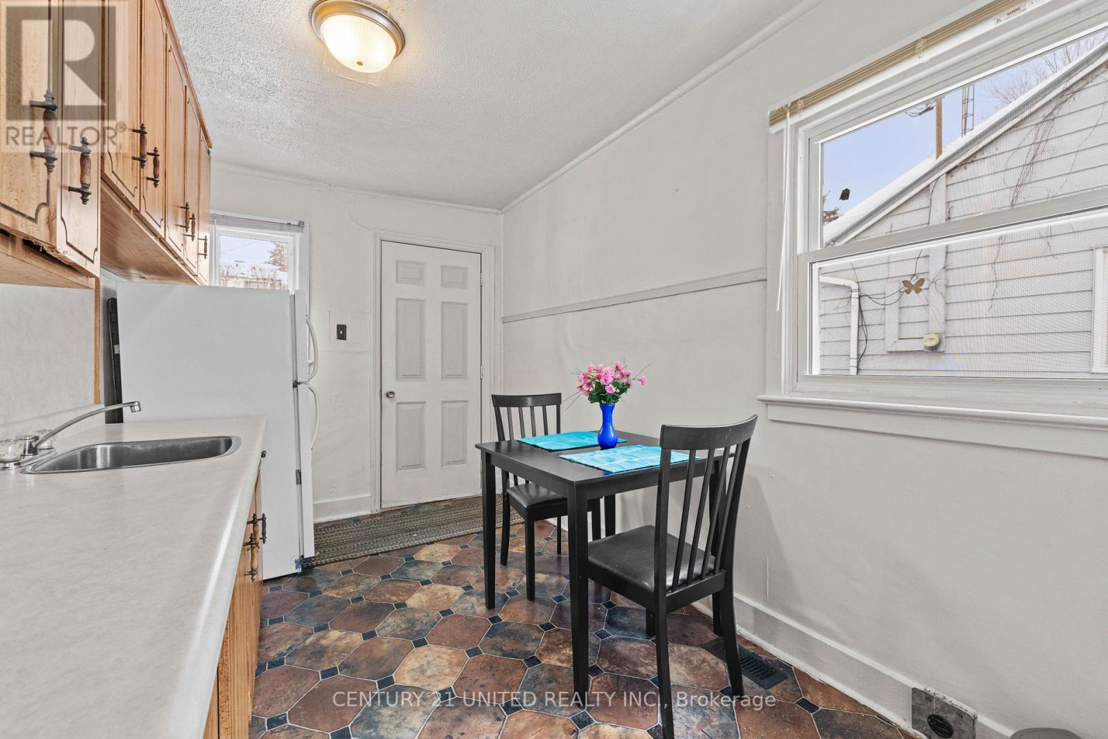 482 Wellington Street, Peterborough (Northcrest Ward 5), Ontario  K9H 5C5 - Photo 7 - X12801882