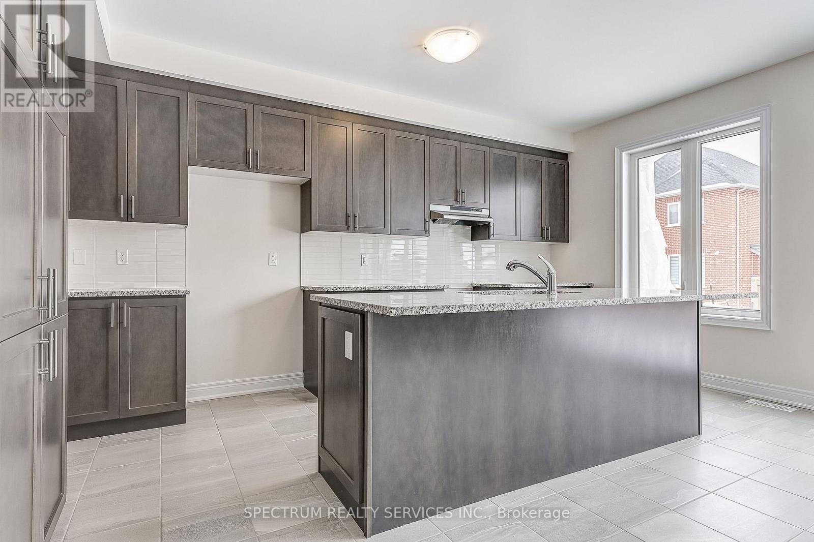 27 Rogerson Street E, Clarington (Newcastle), Ontario  L1B 0W4 - Photo 12 - E12802308