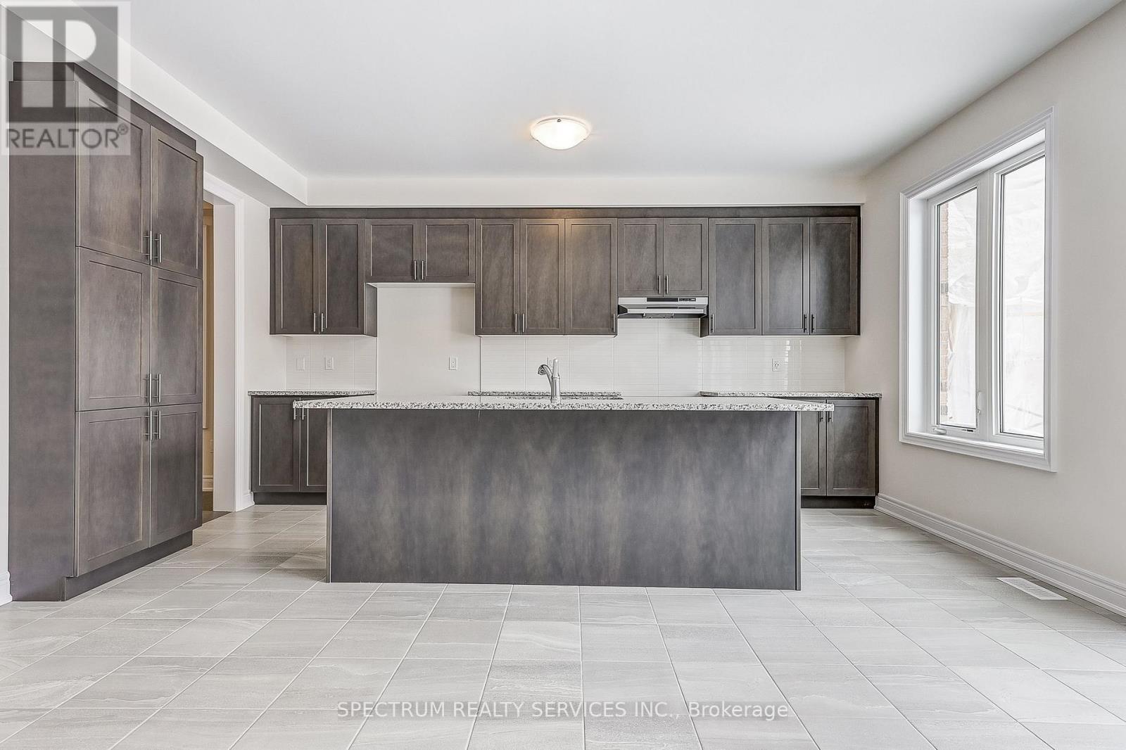 27 Rogerson Street E, Clarington (Newcastle), Ontario  L1B 0W4 - Photo 13 - E12802308