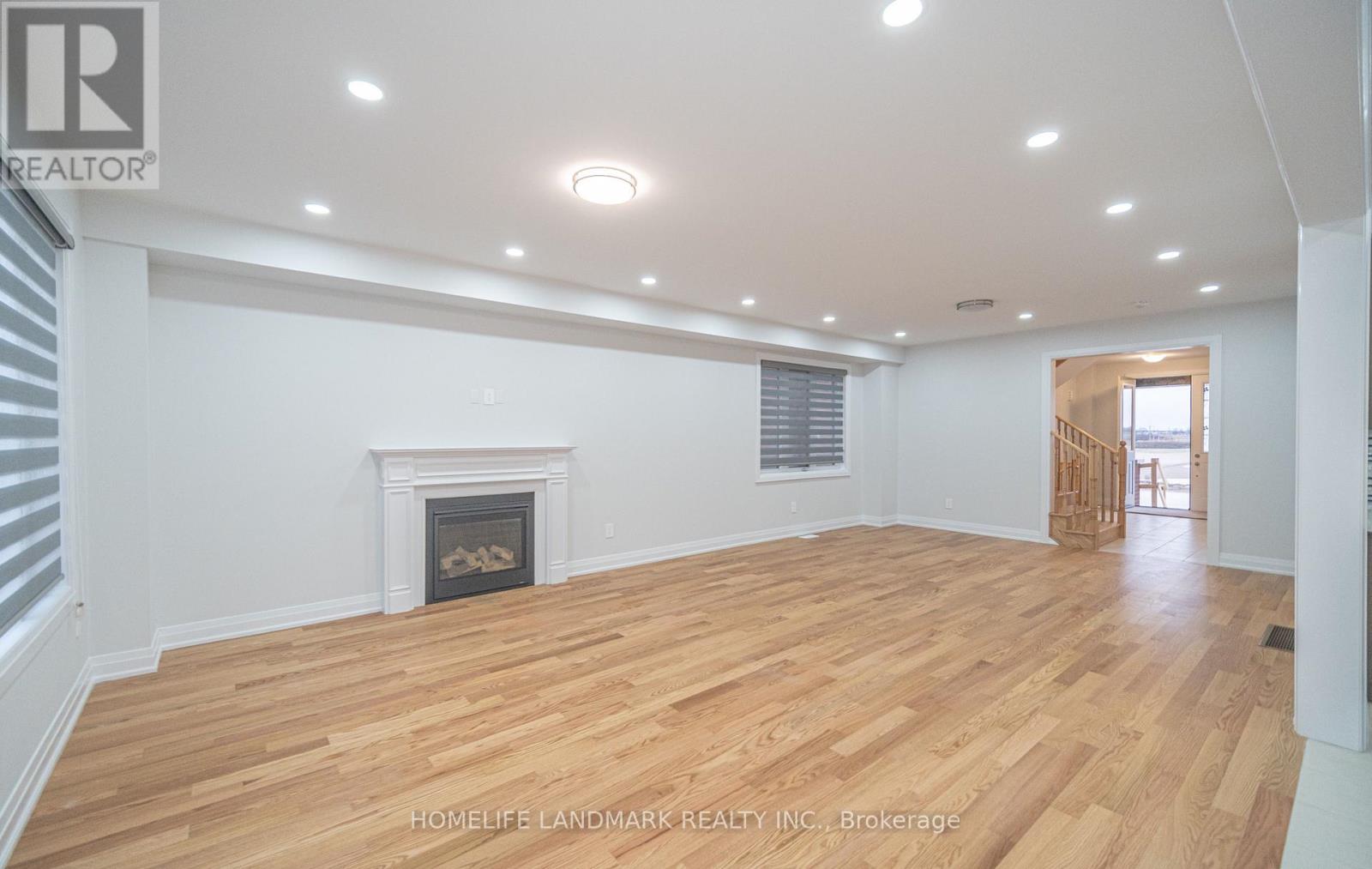 14 Mckay Avenue, Kawartha Lakes (Lindsay), Ontario  K9V 0R2 - Photo 3 - X12802430