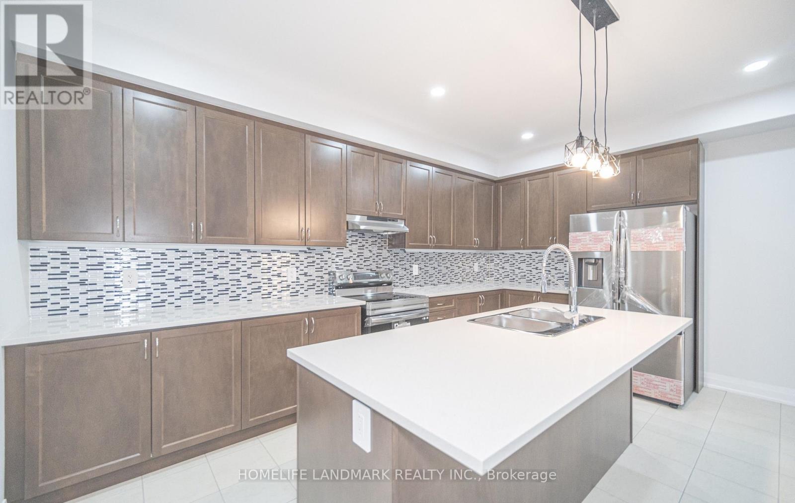 14 Mckay Avenue, Kawartha Lakes (Lindsay), Ontario  K9V 0R2 - Photo 4 - X12802430