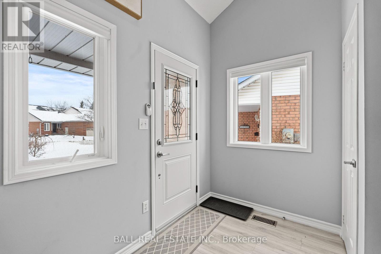 1263 Eagle Crescent, Peterborough (Monaghan Ward 2), Ontario  K9K 2K6 - Photo 4 - X12803230