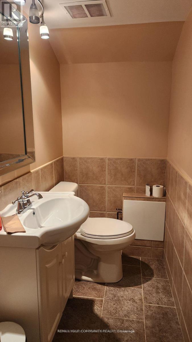 114 Simcoe Street, Peterborough (Town Ward 3), Ontario  K9H 2H4 - Photo 11 - X12803830