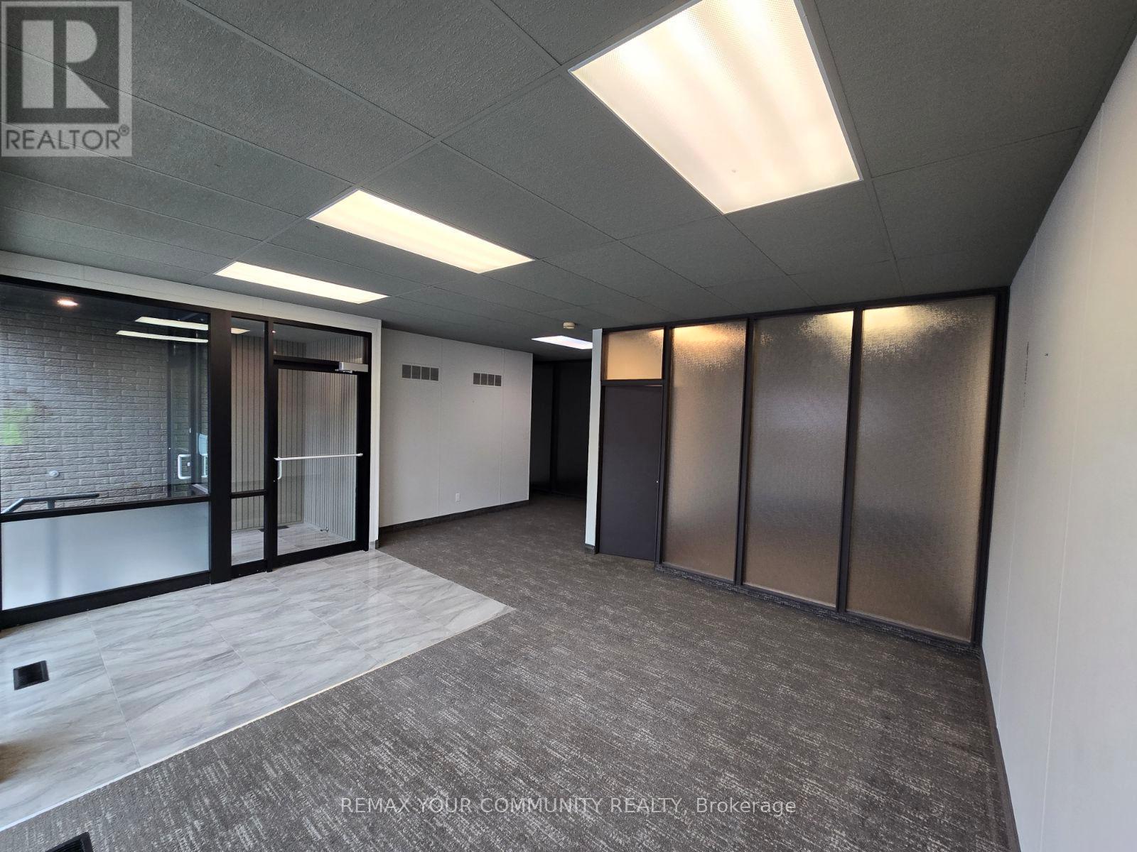 114 Simcoe Street, Peterborough (Town Ward 3), Ontario  K9H 2H4 - Photo 4 - X12803830