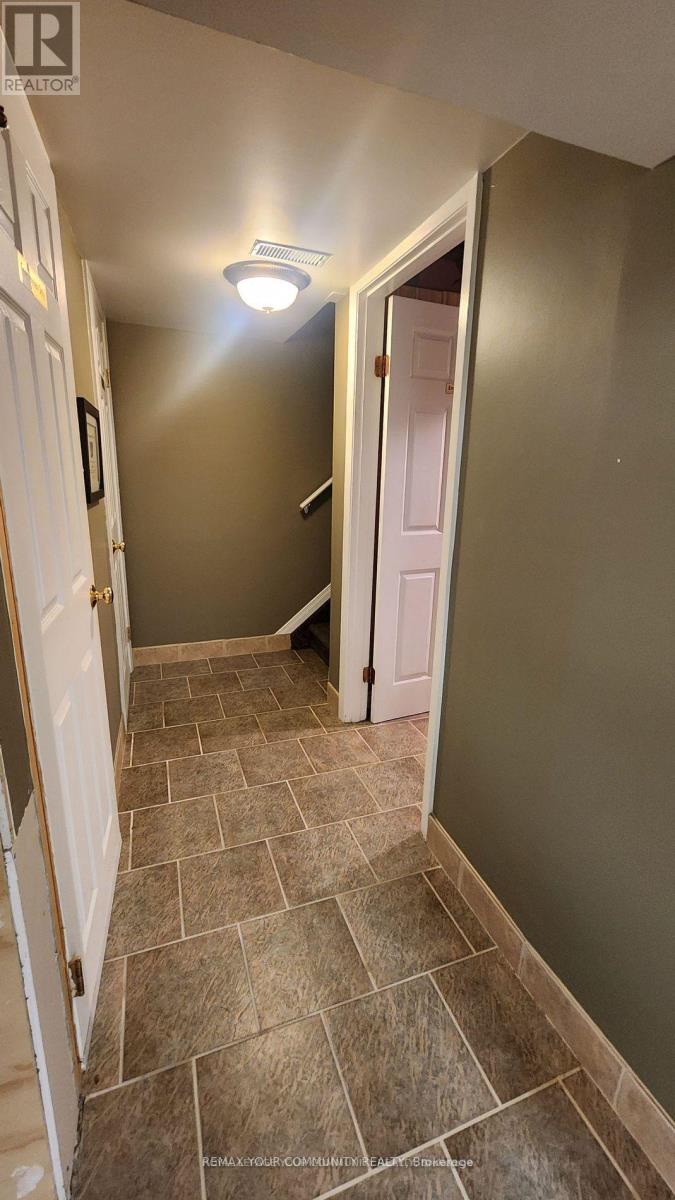 114 Simcoe Street, Peterborough (Town Ward 3), Ontario  K9H 2H4 - Photo 9 - X12803830