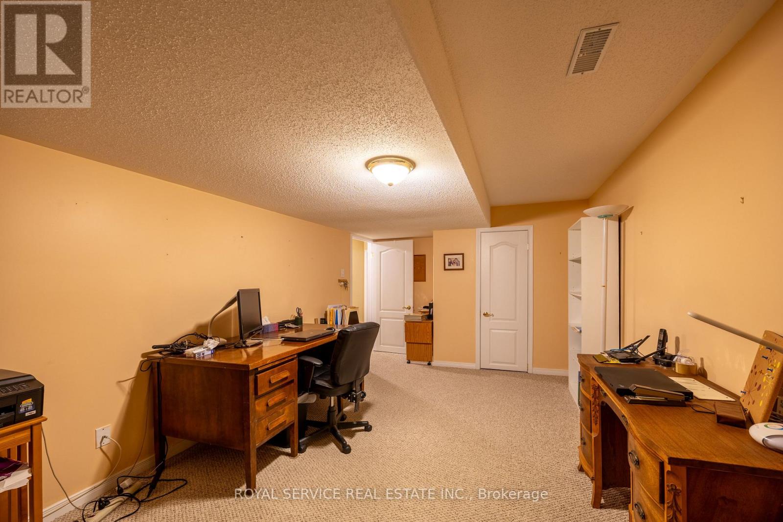 6 - 877 Wentworth Street, Peterborough (Otonabee Ward 1), Ontario  K9J 8R7 - Photo 34 - X12804840