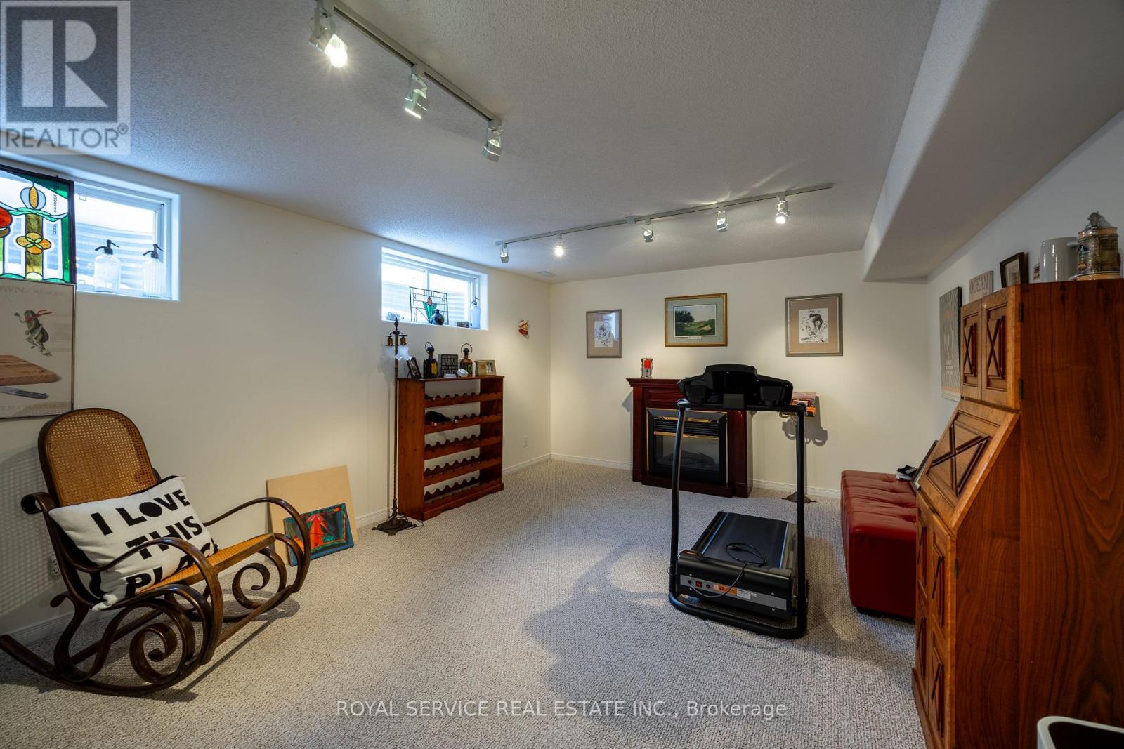 6 - 877 Wentworth Street, Peterborough (Otonabee Ward 1), Ontario  K9J 8R7 - Photo 36 - X12804840