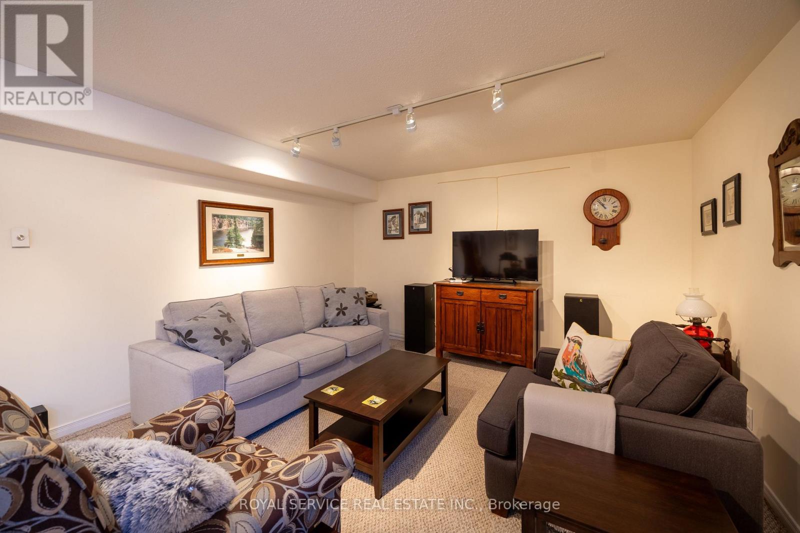 6 - 877 Wentworth Street, Peterborough (Otonabee Ward 1), Ontario  K9J 8R7 - Photo 38 - X12804840