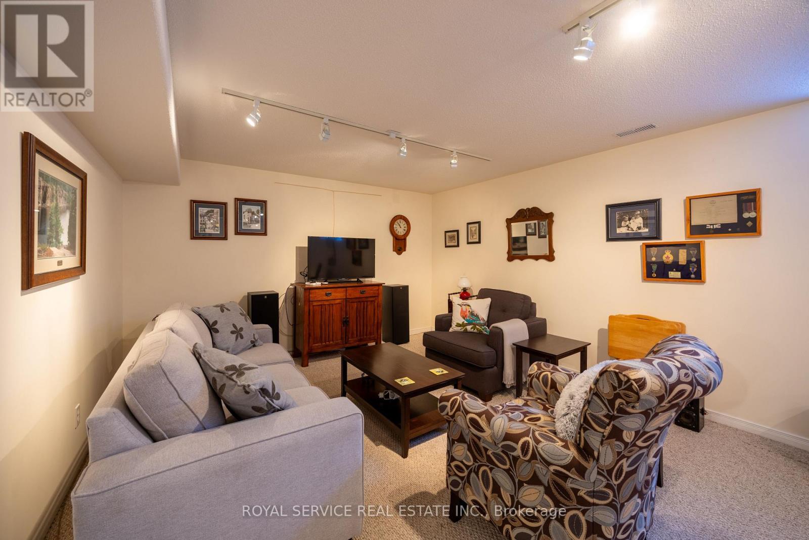 6 - 877 Wentworth Street, Peterborough (Otonabee Ward 1), Ontario  K9J 8R7 - Photo 40 - X12804840