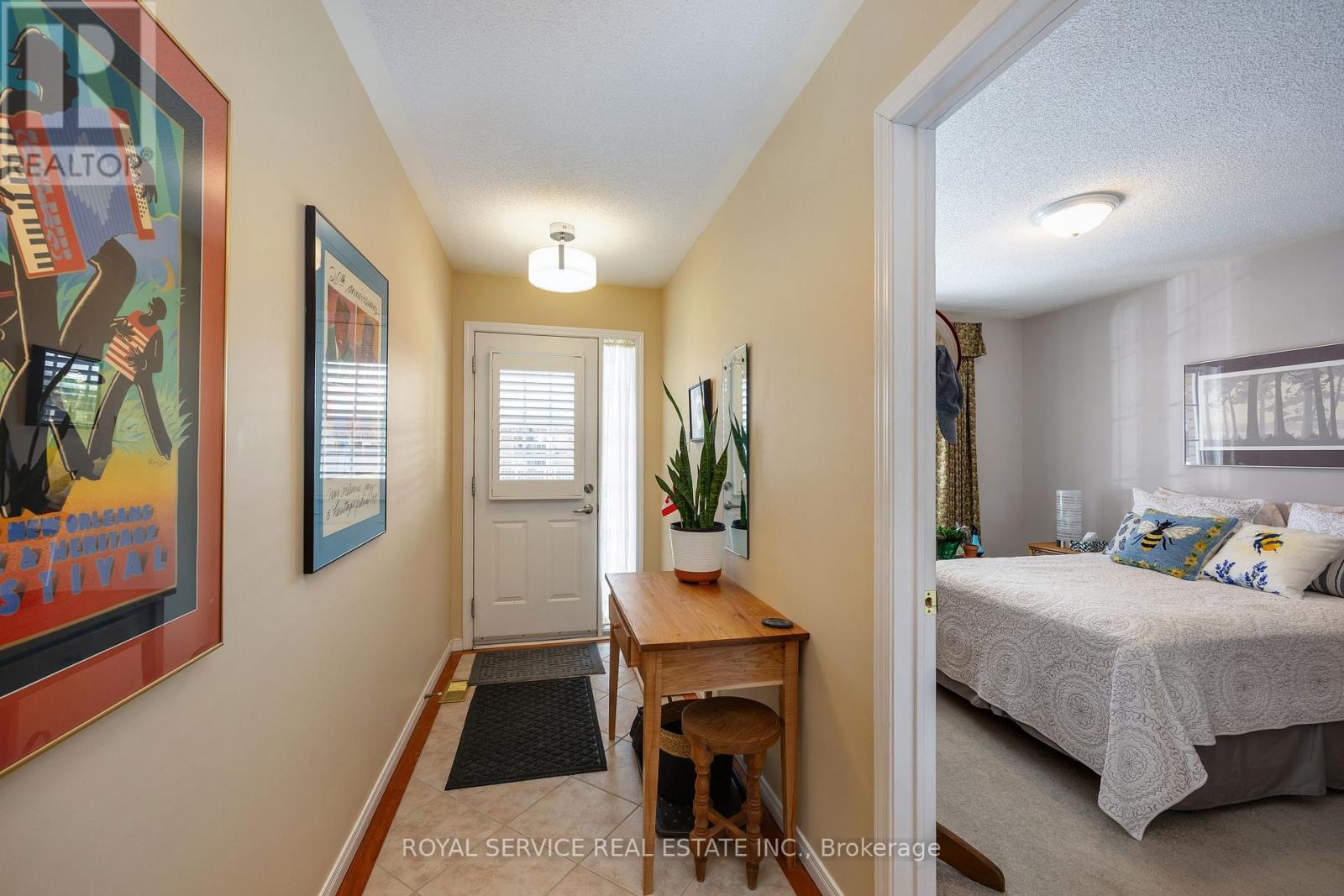 6 - 877 Wentworth Street, Peterborough (Otonabee Ward 1), Ontario  K9J 8R7 - Photo 5 - X12804840