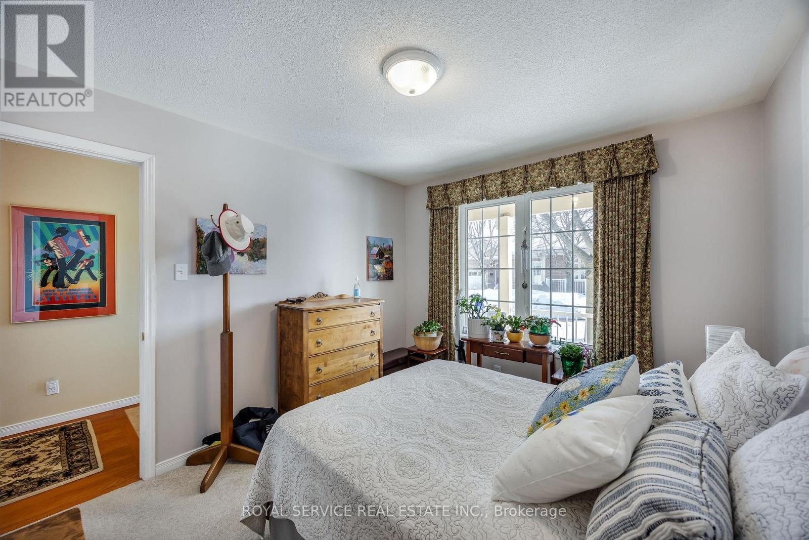 6 - 877 Wentworth Street, Peterborough (Otonabee Ward 1), Ontario  K9J 8R7 - Photo 8 - X12804840