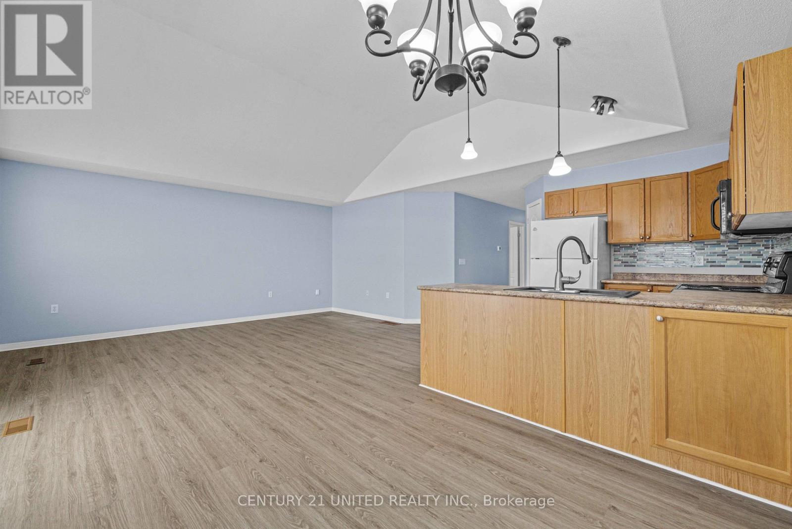 608 Clancy Crescent, Peterborough (Otonabee Ward 1), Ontario  K9K 2S2 - Photo 7 - X12805684