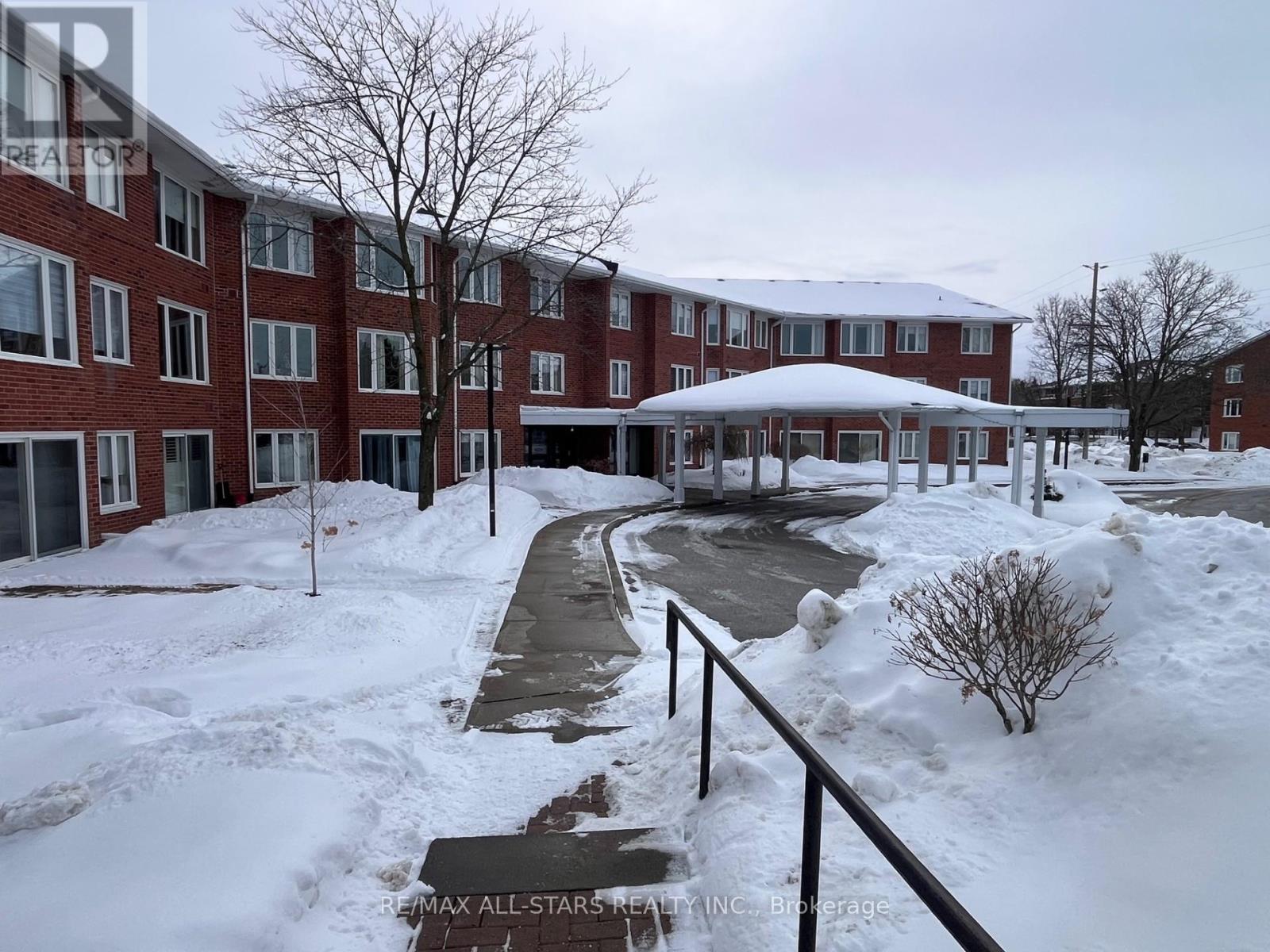 103 - 2 Heritage Way, Kawartha Lakes (Lindsay), Ontario  K9V 5P5 - Photo 2 - X12805964