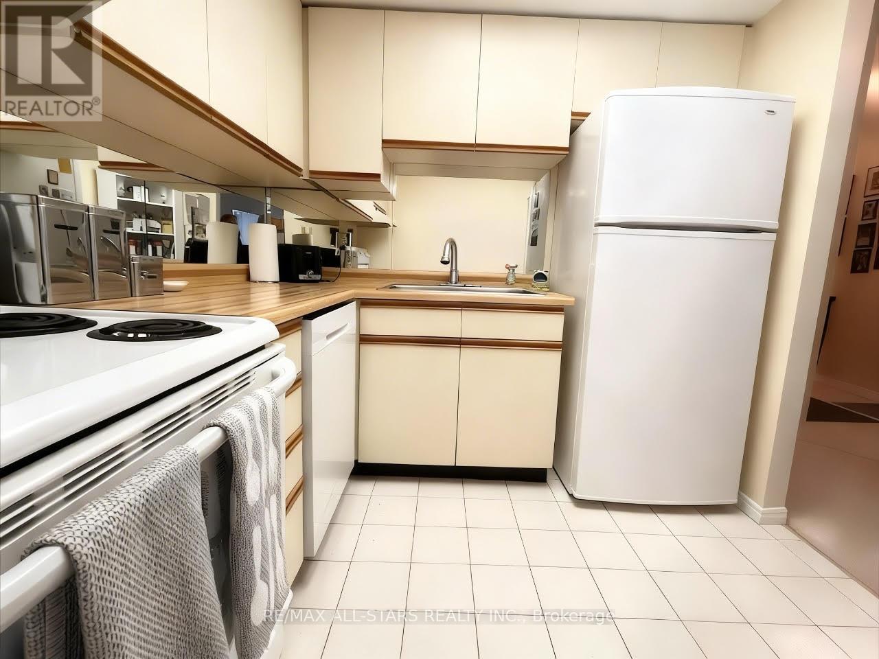 103 - 2 Heritage Way, Kawartha Lakes (Lindsay), Ontario  K9V 5P5 - Photo 5 - X12805964