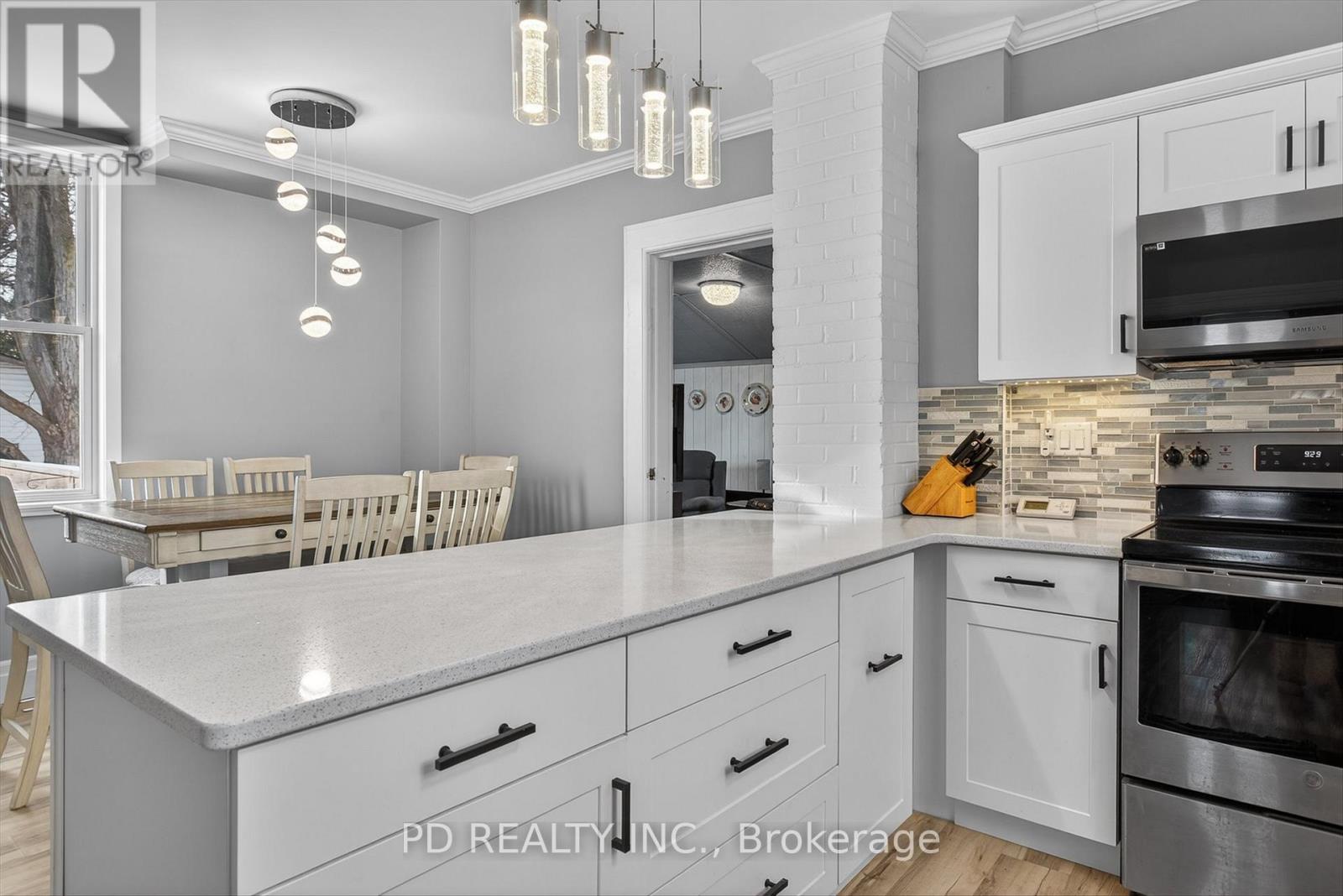 49 Sturgeon Road N, Kawartha Lakes (Omemee), Ontario  K0L 2W0 - Photo 15 - X12806420