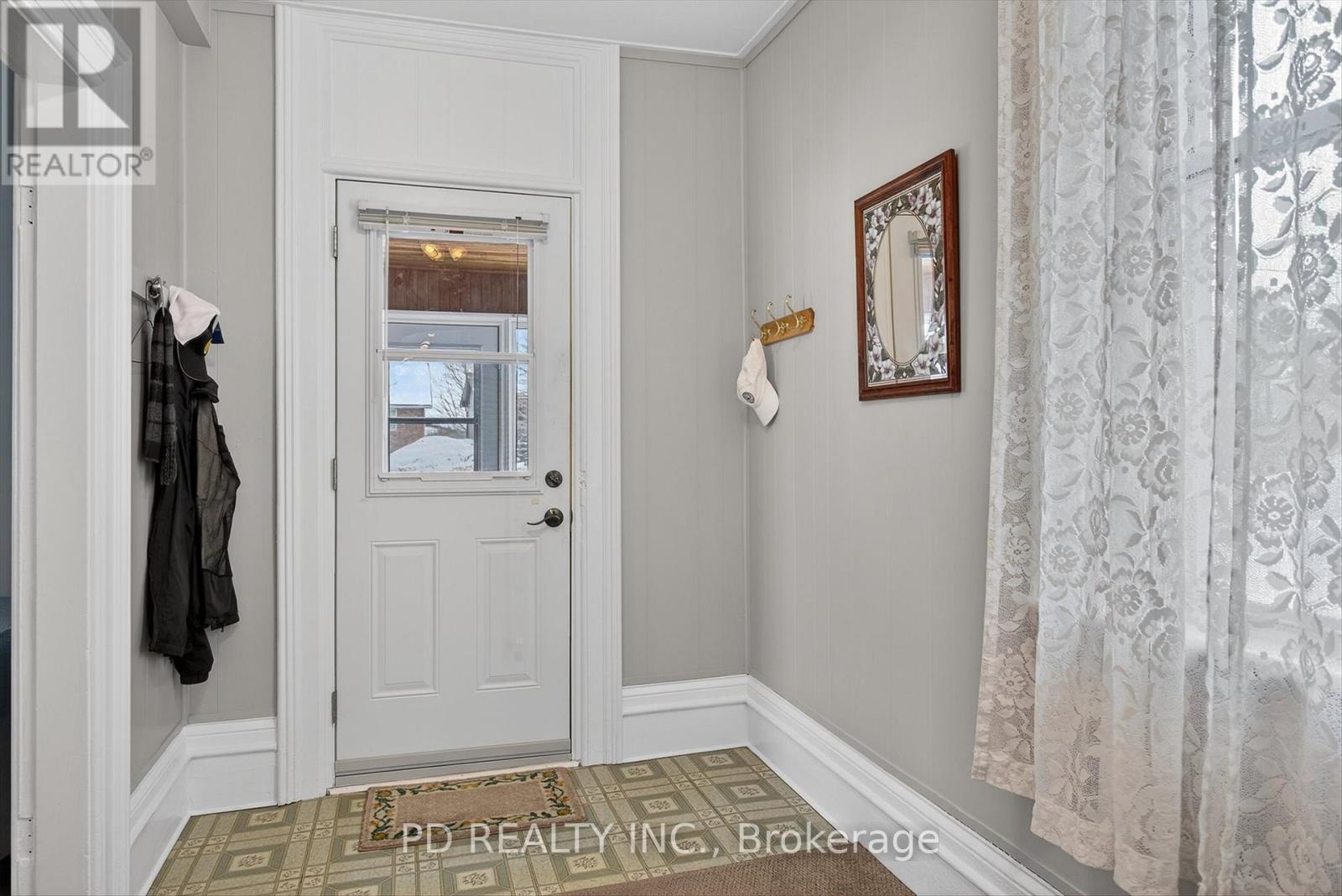 49 Sturgeon Road N, Kawartha Lakes (Omemee), Ontario  K0L 2W0 - Photo 7 - X12806420