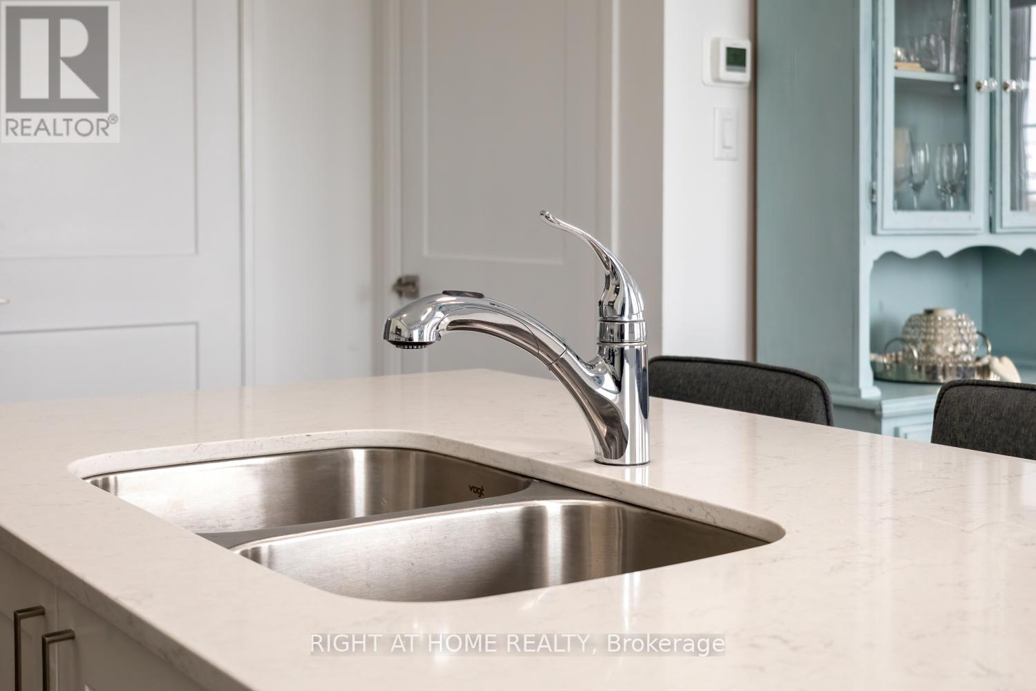 402 - 50 Lakebreeze Drive, Clarington (Newcastle), Ontario  L1B 0V9 - Photo 13 - E12806514