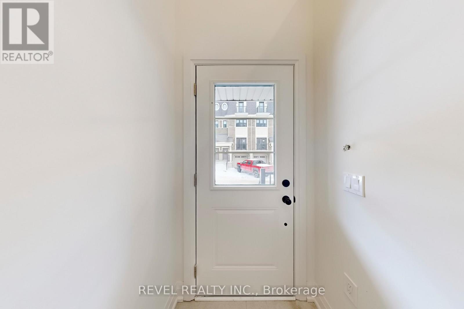 18 Marret Lane, Clarington (Newcastle), Ontario  L1B 0X2 - Photo 2 - E12807496