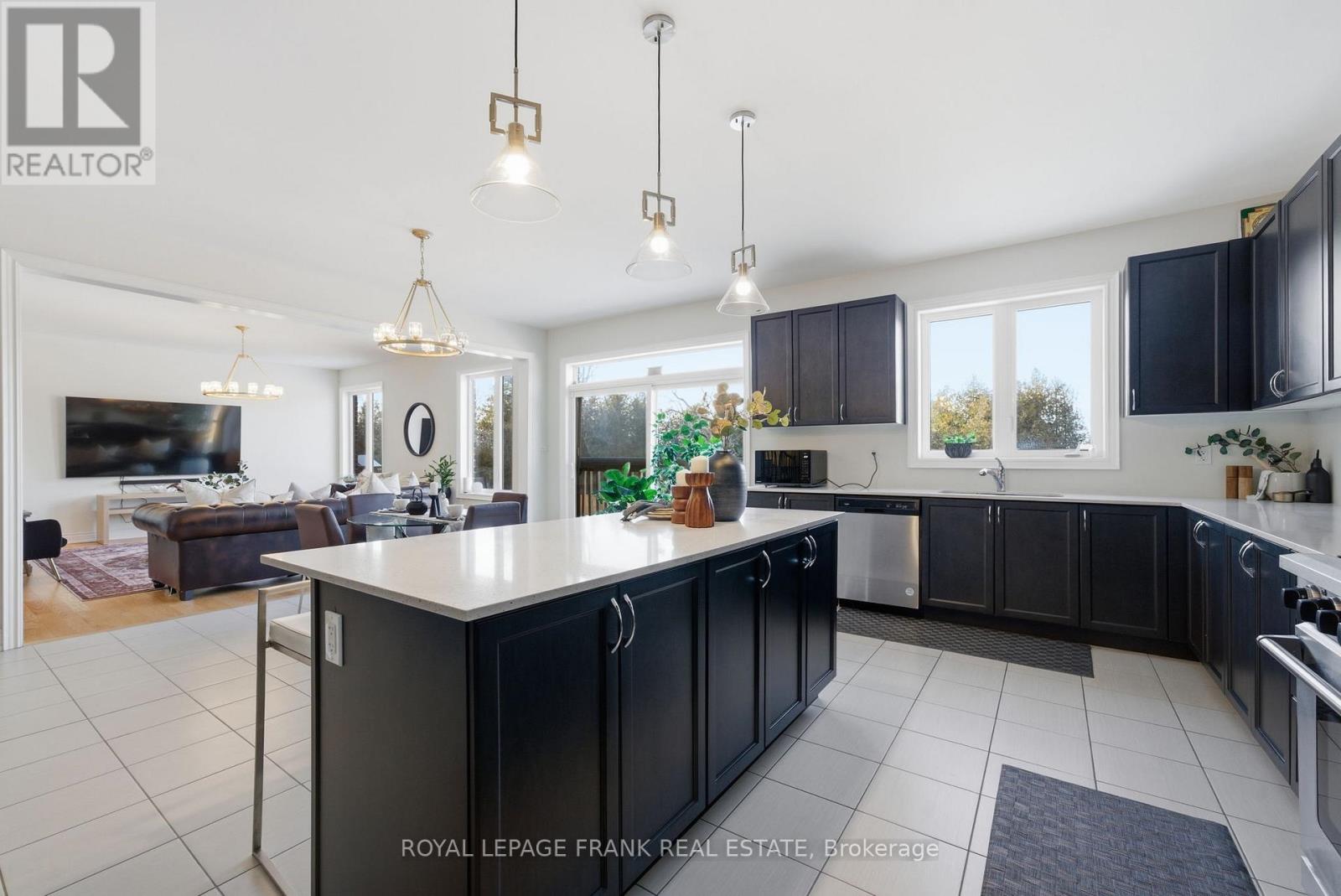 60 Hennessey Crescent, Kawartha Lakes (Lindsay), Ontario  K9V 0P3 - Photo 17 - X12807752