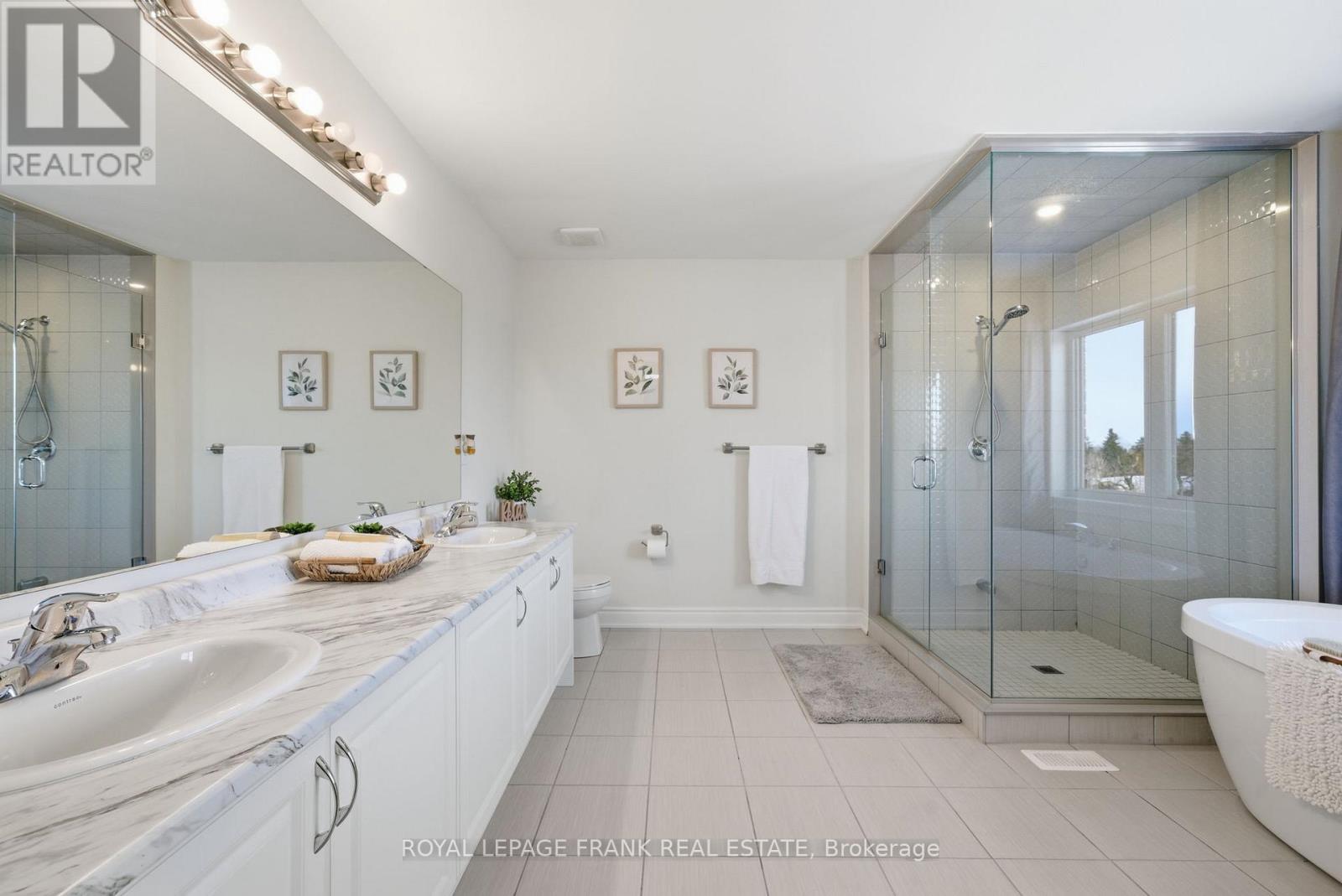 60 Hennessey Crescent, Kawartha Lakes (Lindsay), Ontario  K9V 0P3 - Photo 32 - X12807752