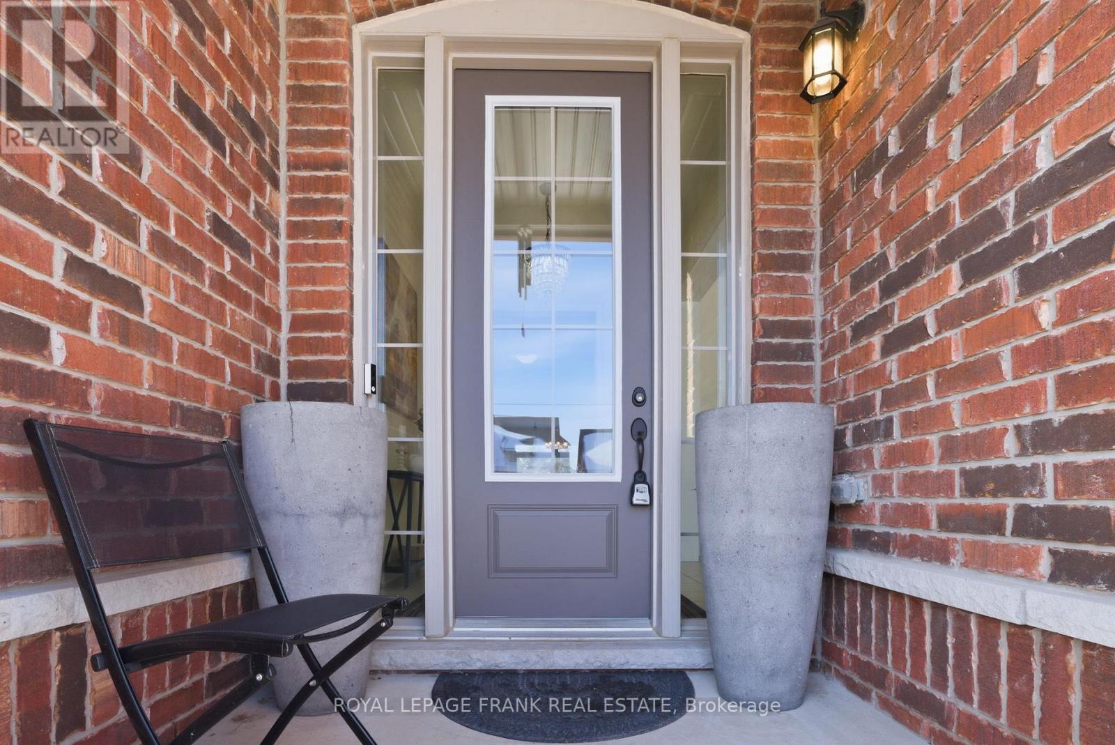 60 Hennessey Crescent, Kawartha Lakes (Lindsay), Ontario  K9V 0P3 - Photo 4 - X12807752