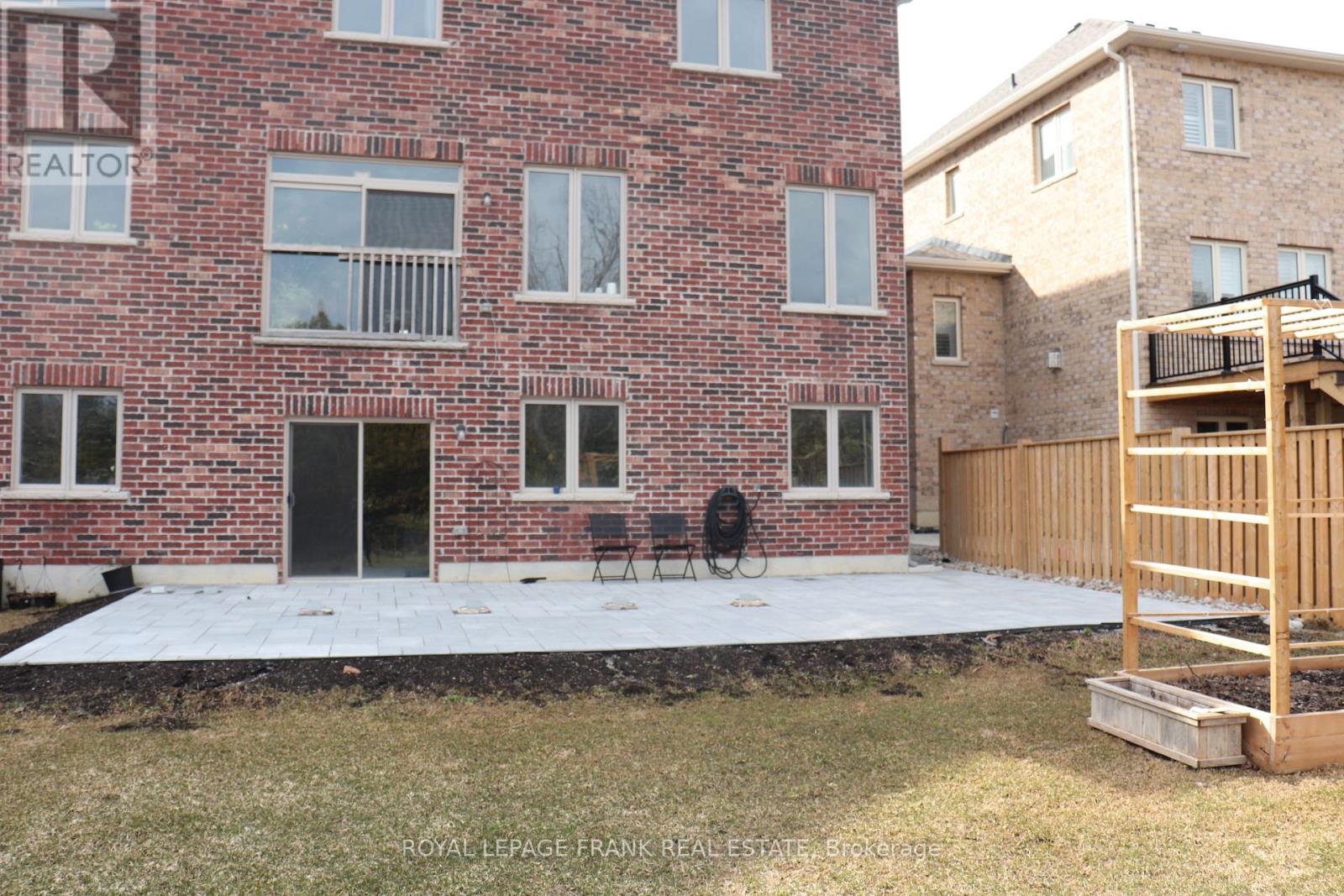 60 Hennessey Crescent, Kawartha Lakes (Lindsay), Ontario  K9V 0P3 - Photo 48 - X12807752