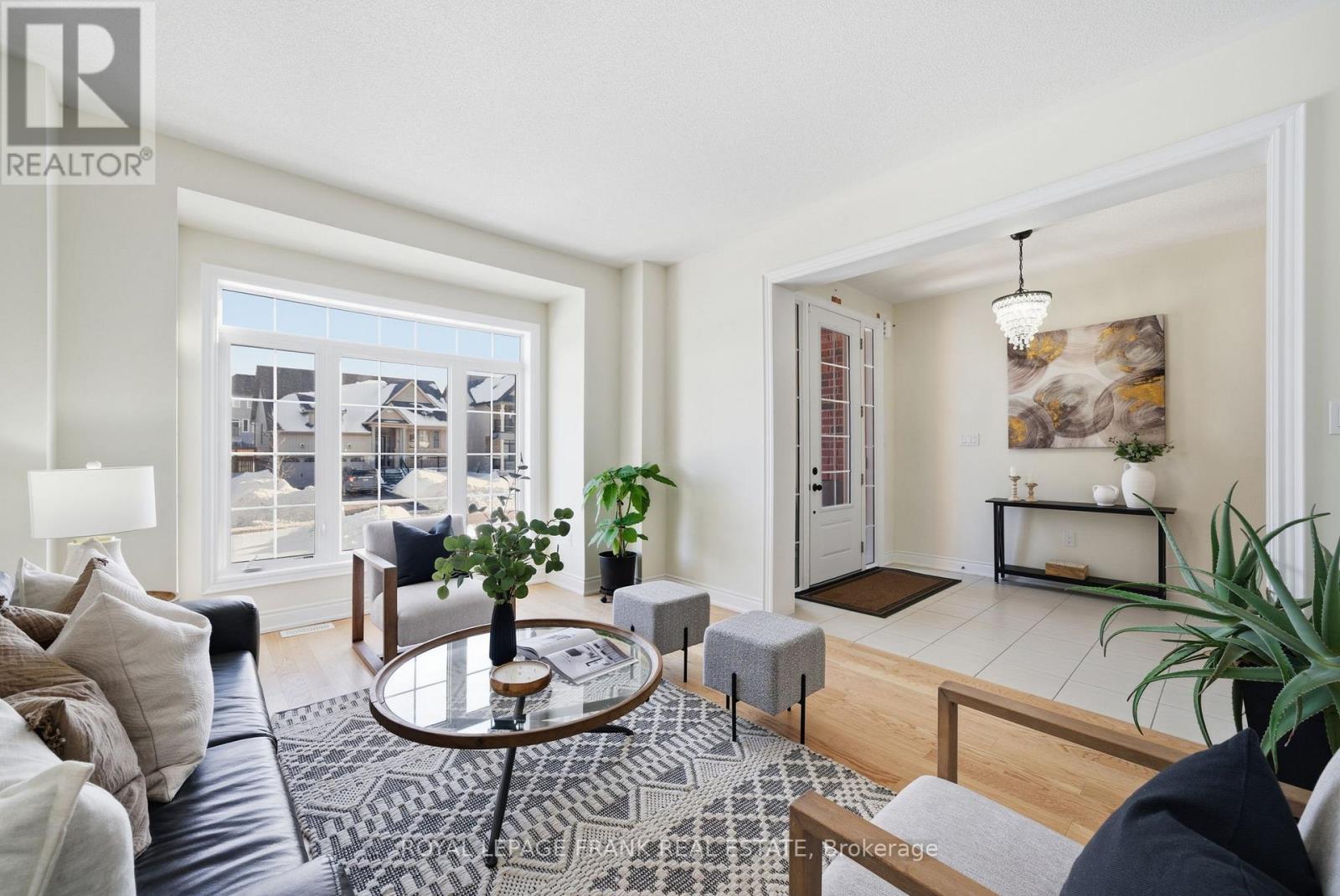 60 Hennessey Crescent, Kawartha Lakes (Lindsay), Ontario  K9V 0P3 - Photo 8 - X12807752