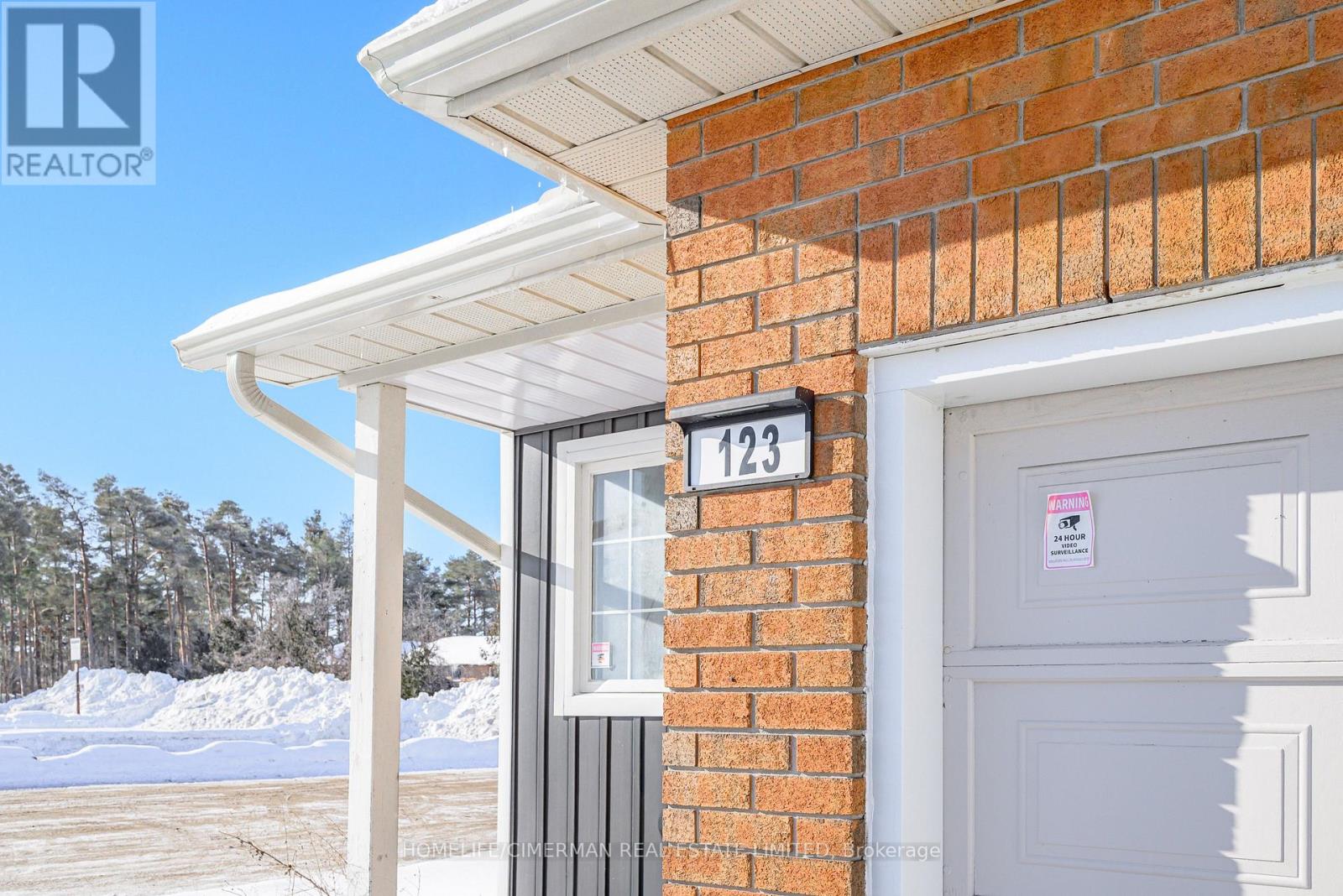 123 Albert Street S, Kawartha Lakes (Lindsay), Ontario  K9V 6G1 - Photo 5 - X12807658