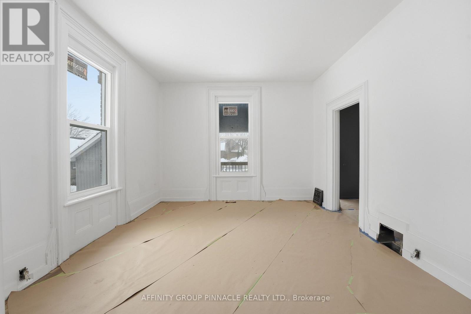 40 Albert Street S, Kawartha Lakes (Lindsay), Ontario  K9V 3G7 - Photo 9 - X12808242