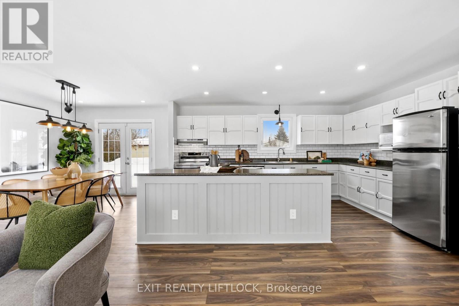 1018 Meadowview Road, Kawartha Lakes (Omemee), Ontario  K0L 2W0 - Photo 4 - X12810800