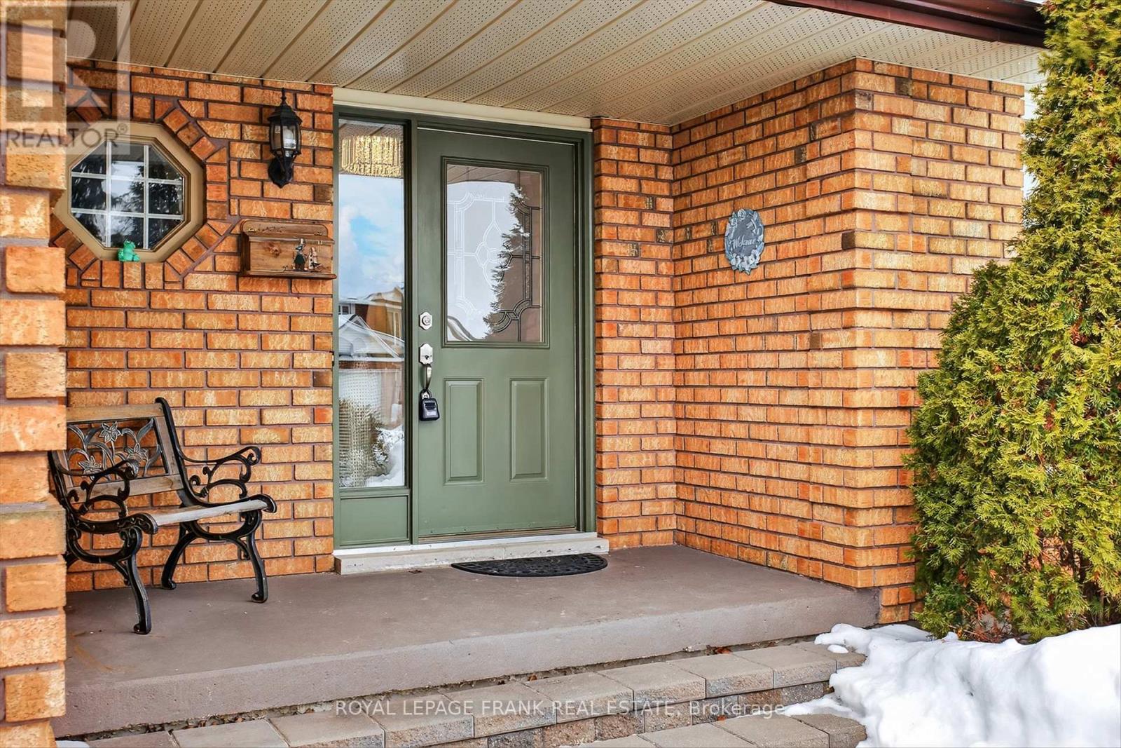 1821 Parkwood Circle, Peterborough (Monaghan Ward 2), Ontario  K9J 8C3 - Photo 2 - X12811250