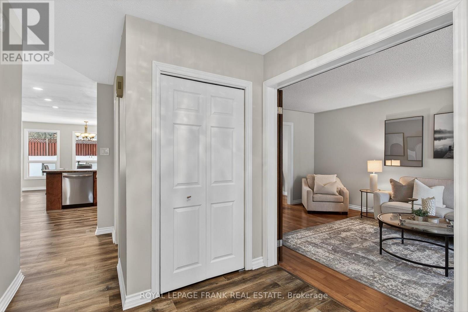 1821 Parkwood Circle, Peterborough (Monaghan Ward 2), Ontario  K9J 8C3 - Photo 4 - X12811250