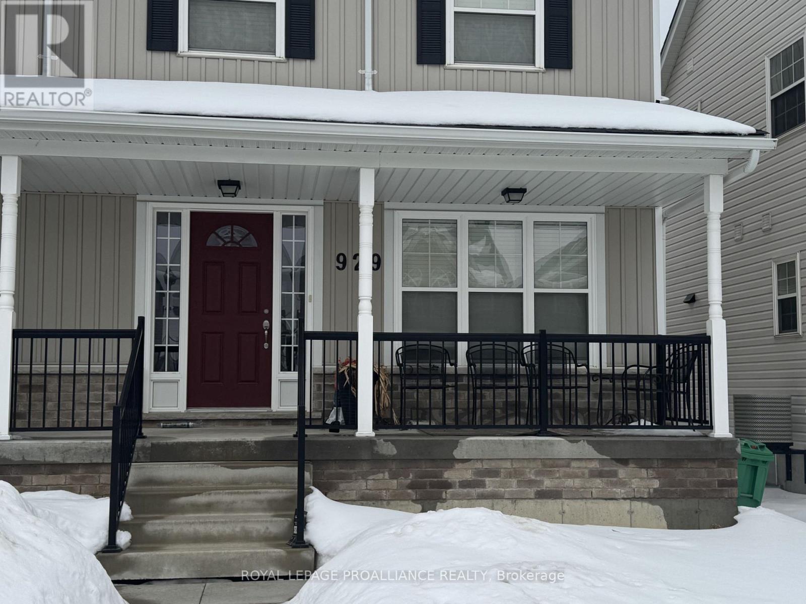 929 Broadway Boulevard, Peterborough (Northcrest Ward 5), Ontario  K9H 0J2 - Photo 2 - X12812720