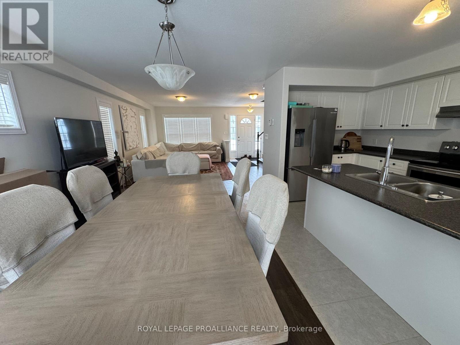 929 Broadway Boulevard, Peterborough (Northcrest Ward 5), Ontario  K9H 0J2 - Photo 4 - X12812720