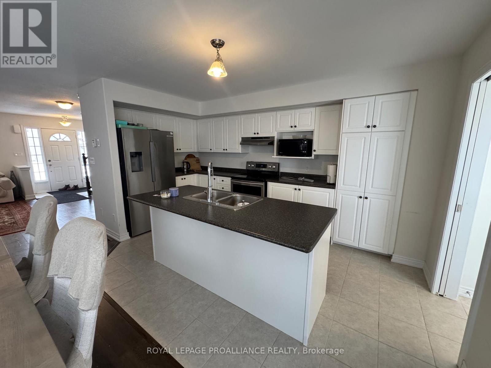 929 Broadway Boulevard, Peterborough (Northcrest Ward 5), Ontario  K9H 0J2 - Photo 5 - X12812720