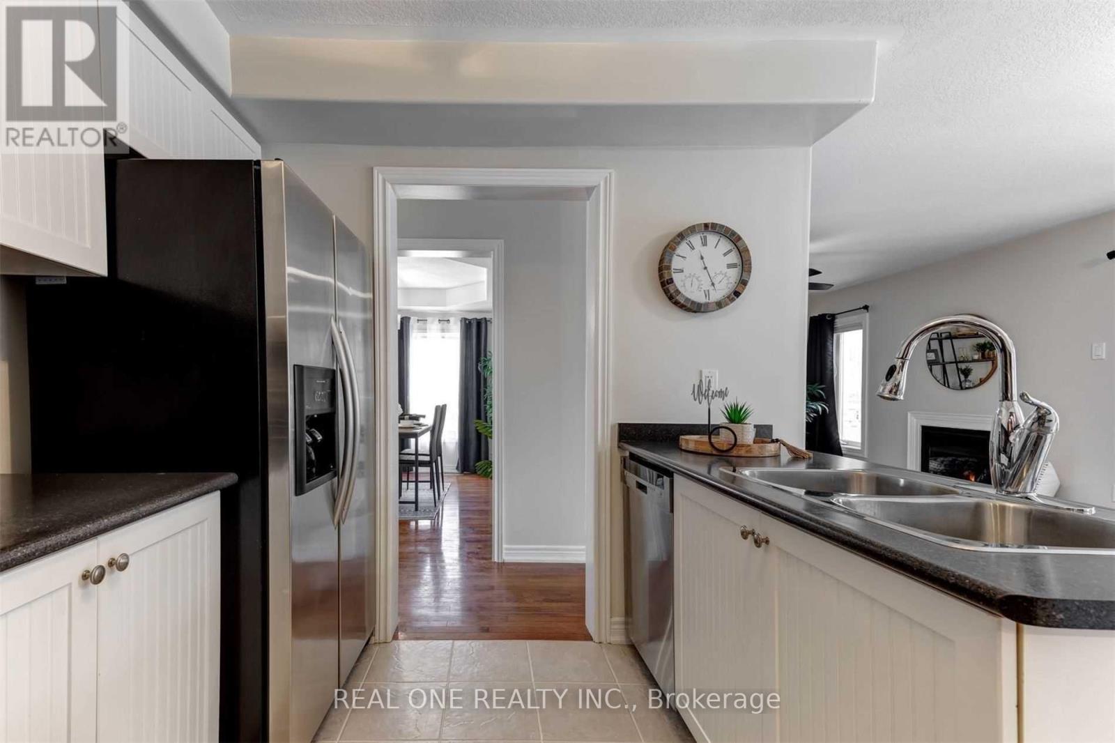 55 Sweetnam Drive, Kawartha Lakes (Lindsay), Ontario  K9V 0A7 - Photo 10 - X12813746