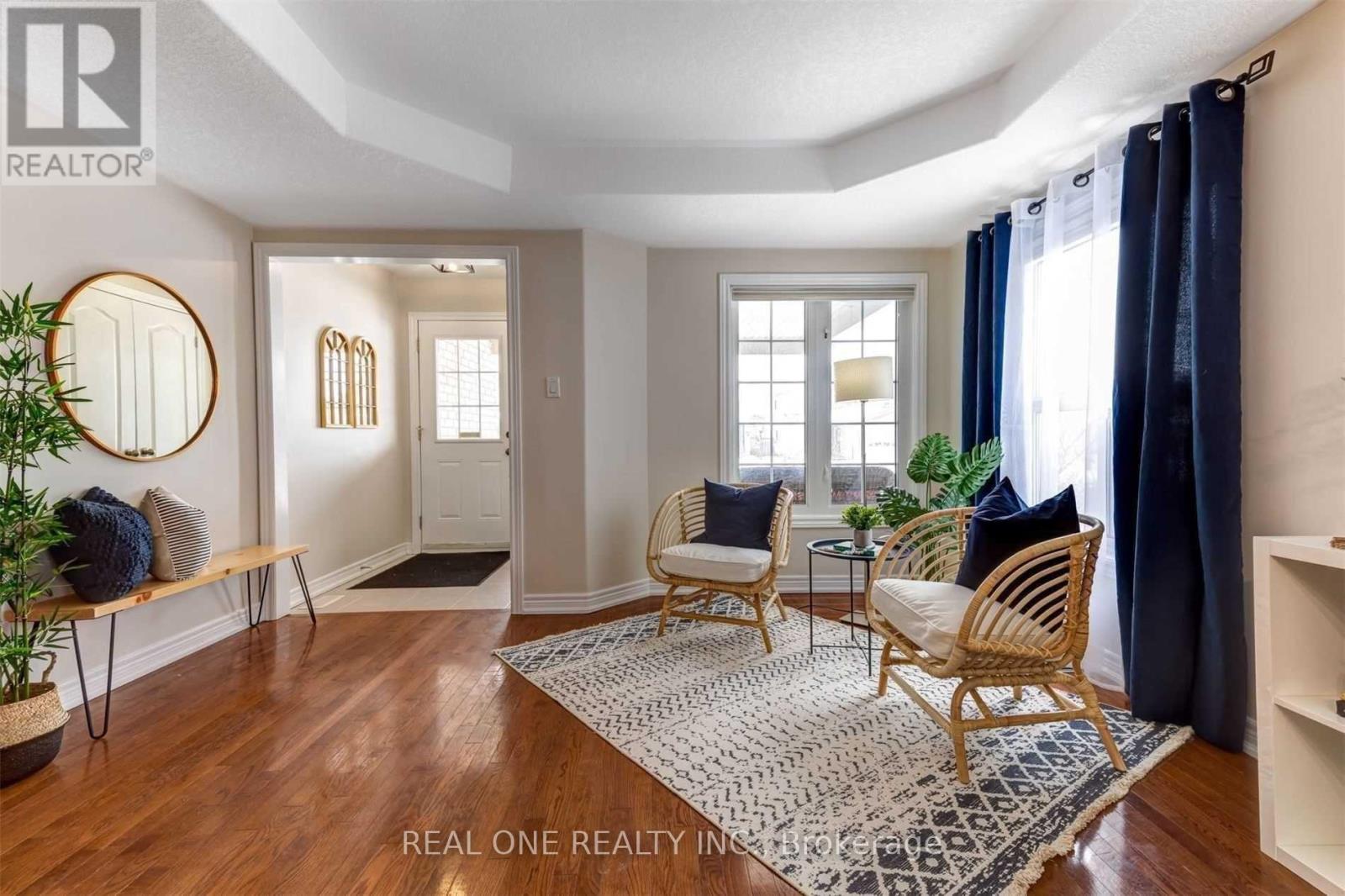 55 Sweetnam Drive, Kawartha Lakes (Lindsay), Ontario  K9V 0A7 - Photo 2 - X12813746