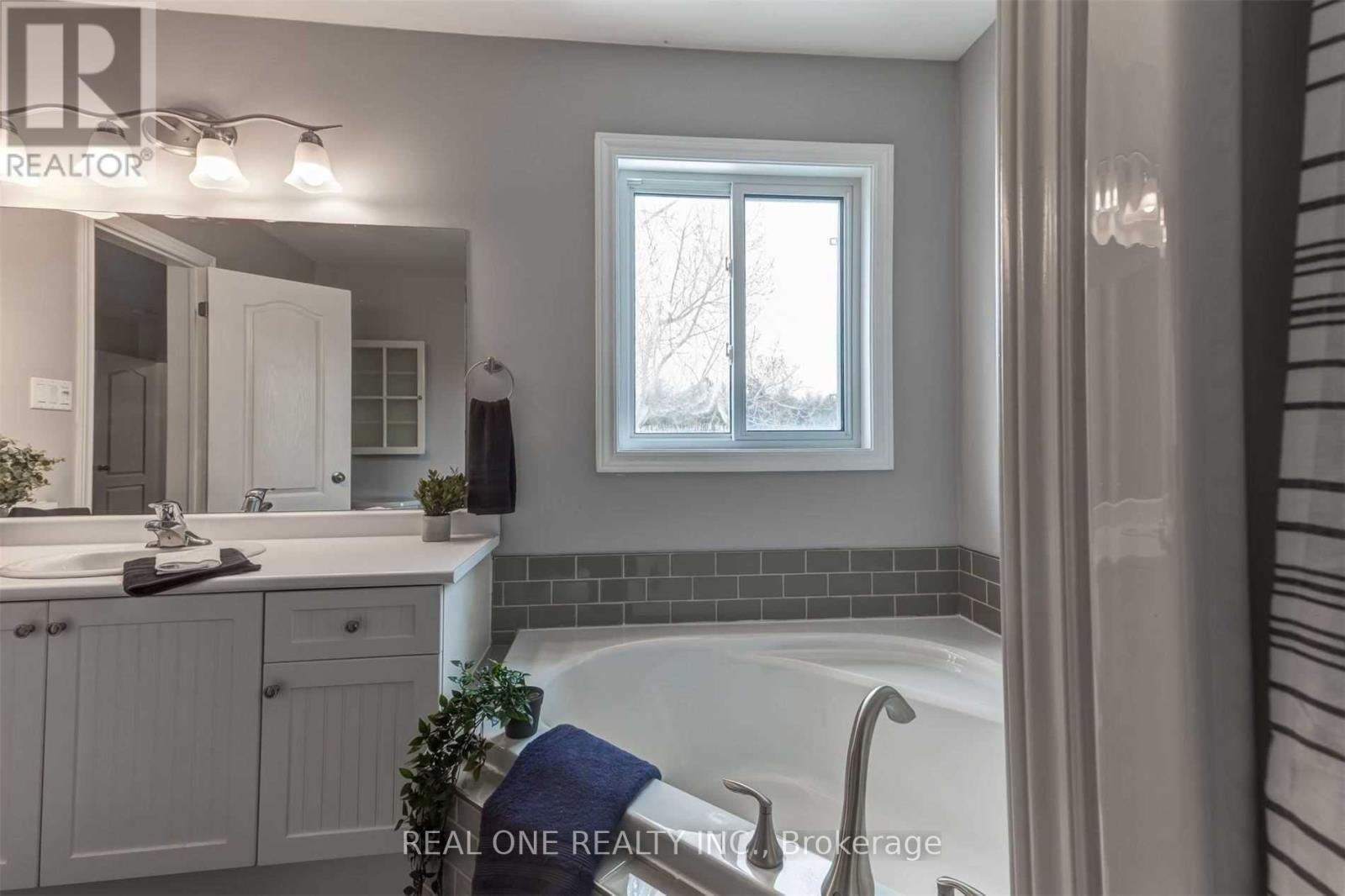 55 Sweetnam Drive, Kawartha Lakes (Lindsay), Ontario  K9V 0A7 - Photo 25 - X12813746