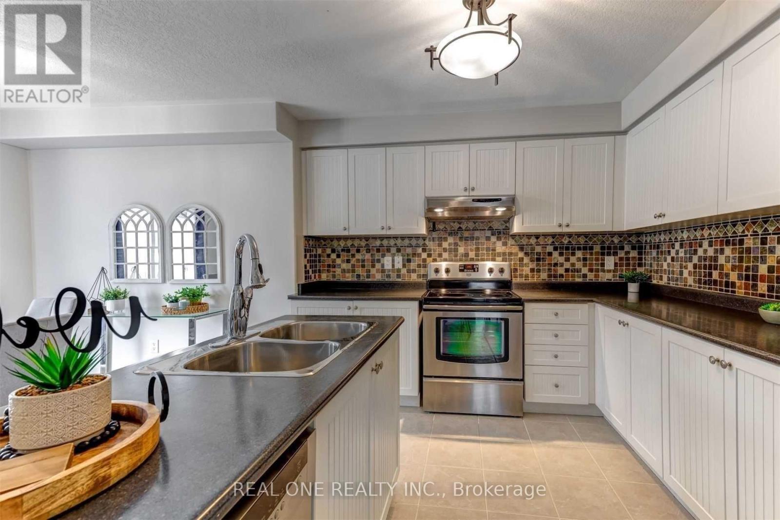 55 Sweetnam Drive, Kawartha Lakes (Lindsay), Ontario  K9V 0A7 - Photo 8 - X12813746