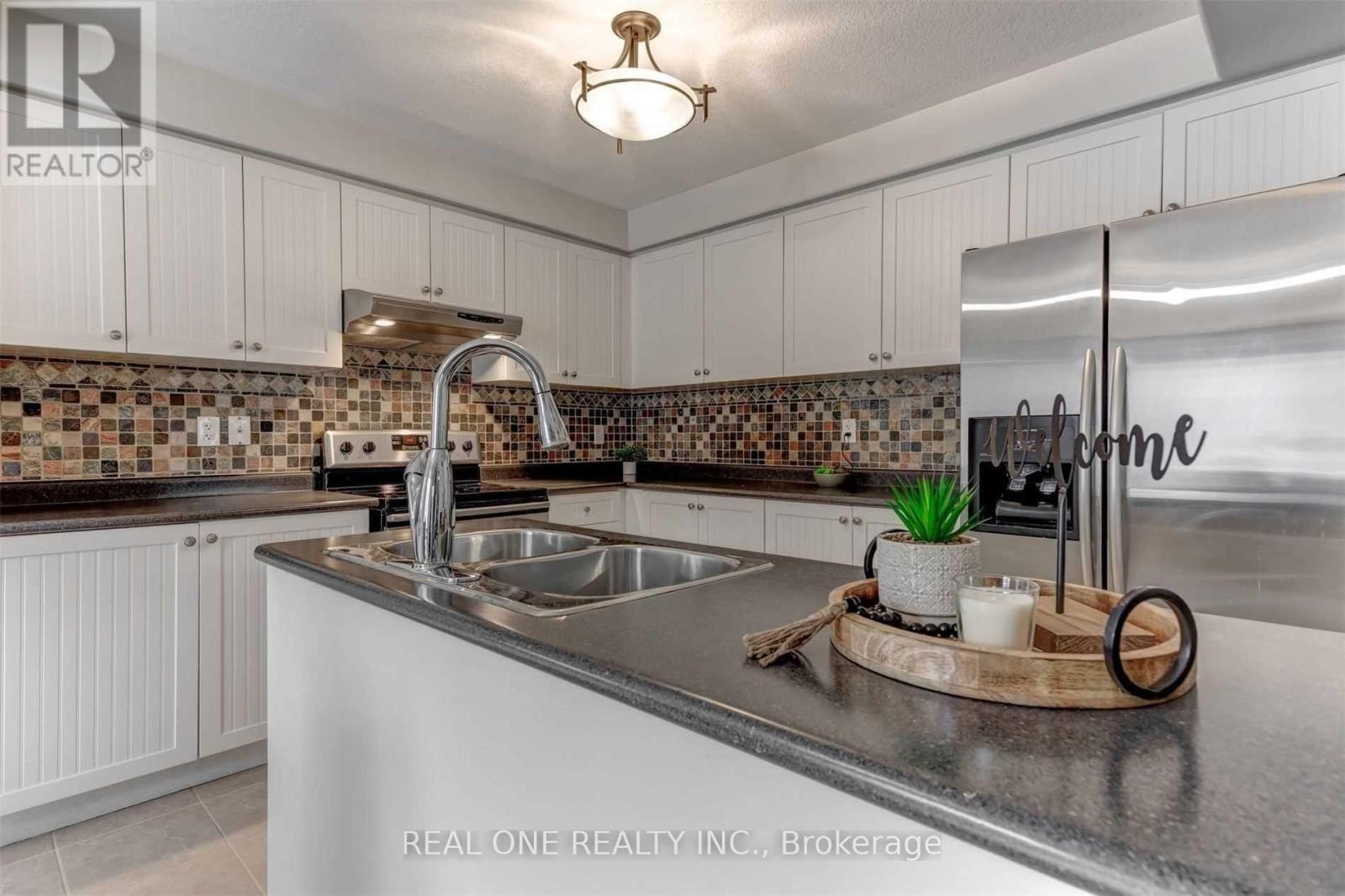 55 Sweetnam Drive, Kawartha Lakes (Lindsay), Ontario  K9V 0A7 - Photo 9 - X12813746