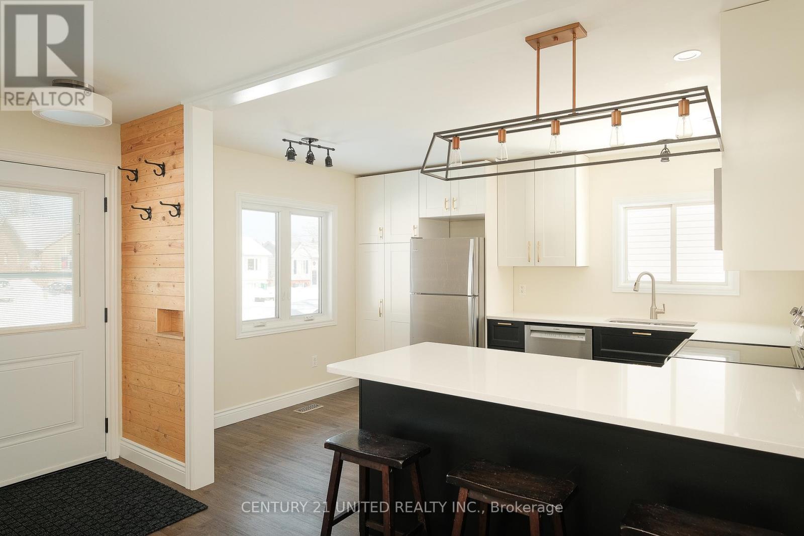 123 Towerhill Road, Peterborough (Northcrest Ward 5), Ontario  K9H 7M7 - Photo 3 - X12815044