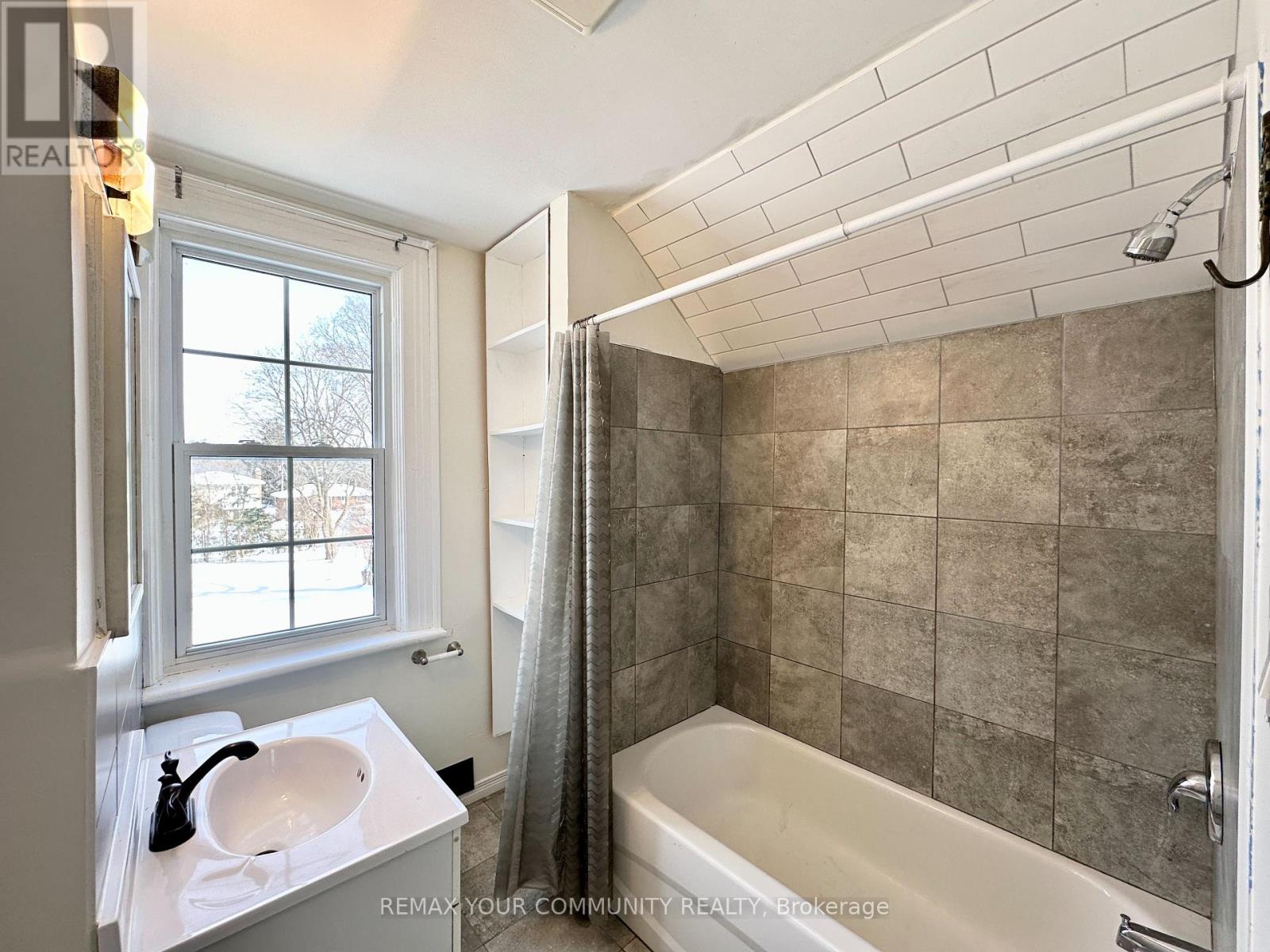 74 Adelaide Street S, Kawartha Lakes (Lindsay), Ontario  K9V 3K1 - Photo 14 - X12816890