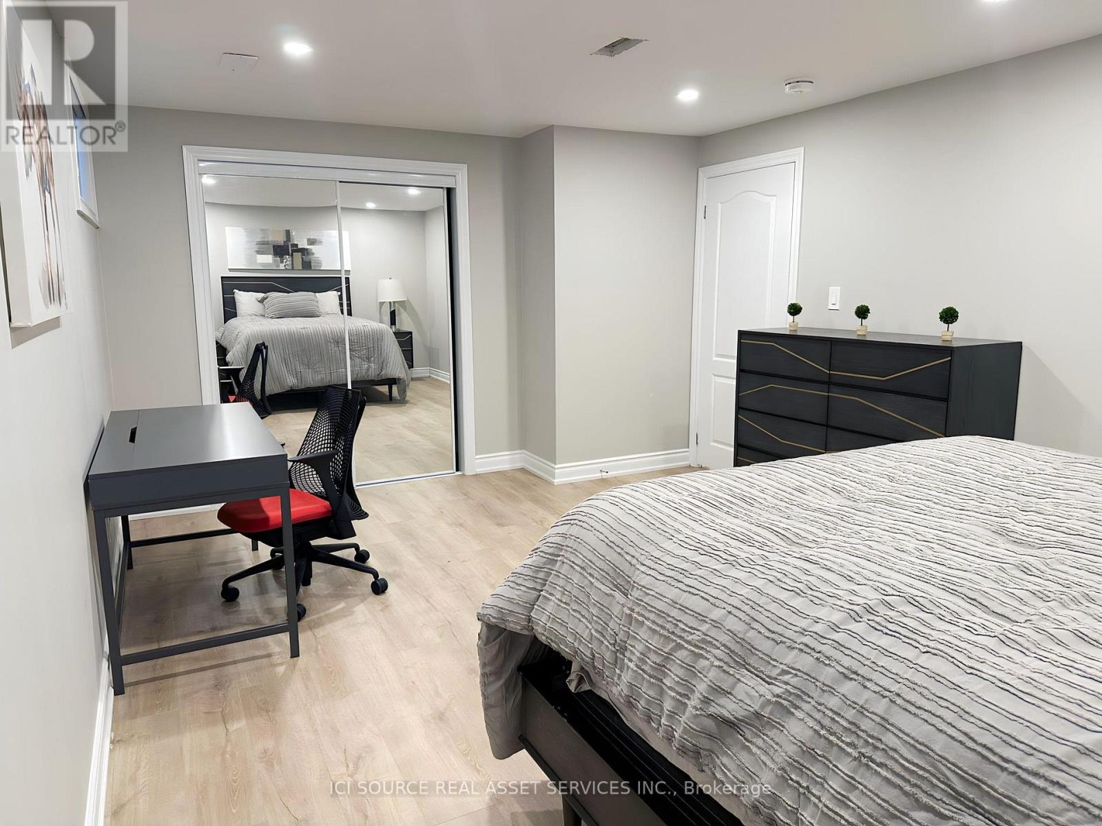 B - 30 York Drive, Peterborough (Monaghan Ward 2), Ontario  K9K 0H1 - Photo 4 - X12817820