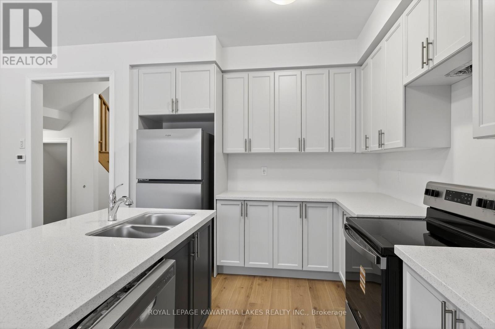 77 Watts Mew, Kawartha Lakes (Lindsay), Ontario  K9V 0T3 - Photo 11 - X12817954